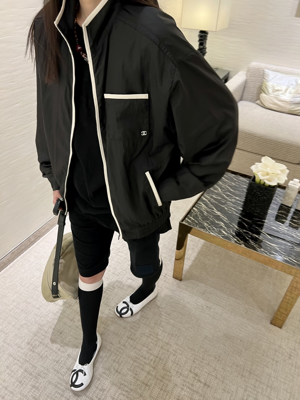 샤넬 CC 로고 화이트 파이핑 집업 재킷