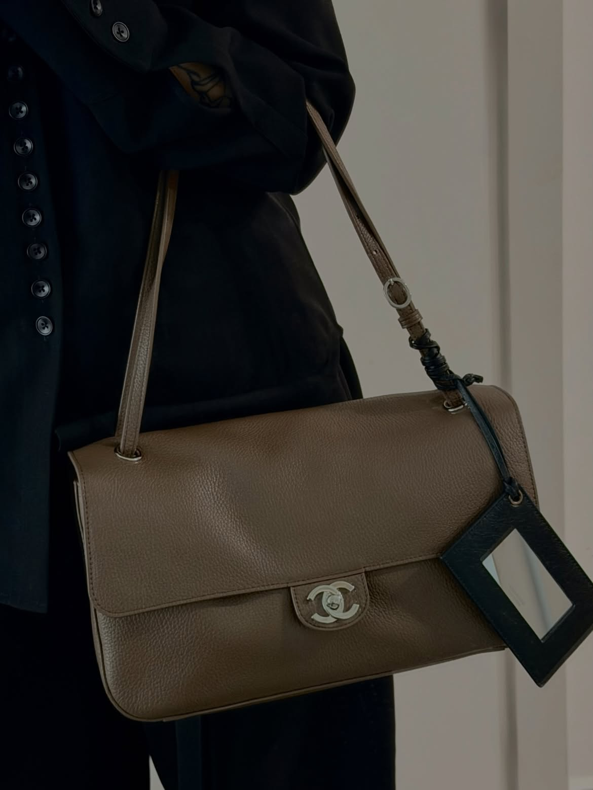 샤넬 빈티지 CC 턴록 레더 플랩 숄더백 스몰 32cm