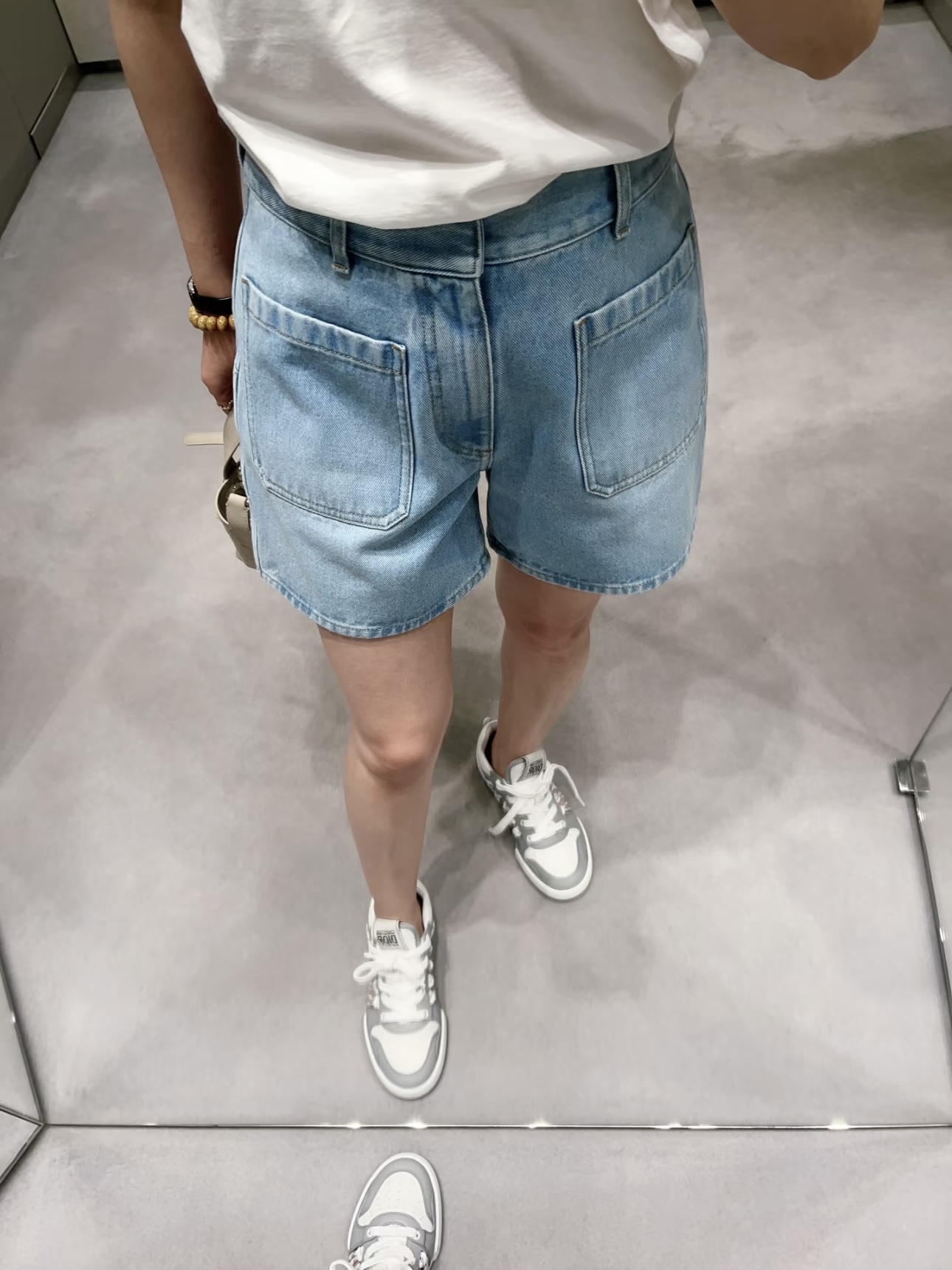 디올 디올 오블리크 커프 디테일 하이웨이스트 데님 쇼츠