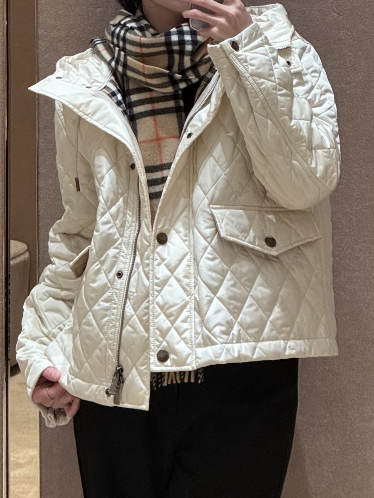 버버리 다이아몬드 퀼팅 후드 재킷