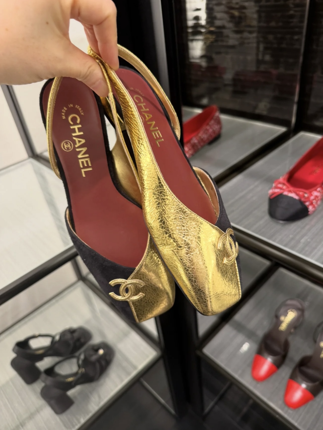 샤넬 CC 로고 메탈릭 슬링백 펌프스