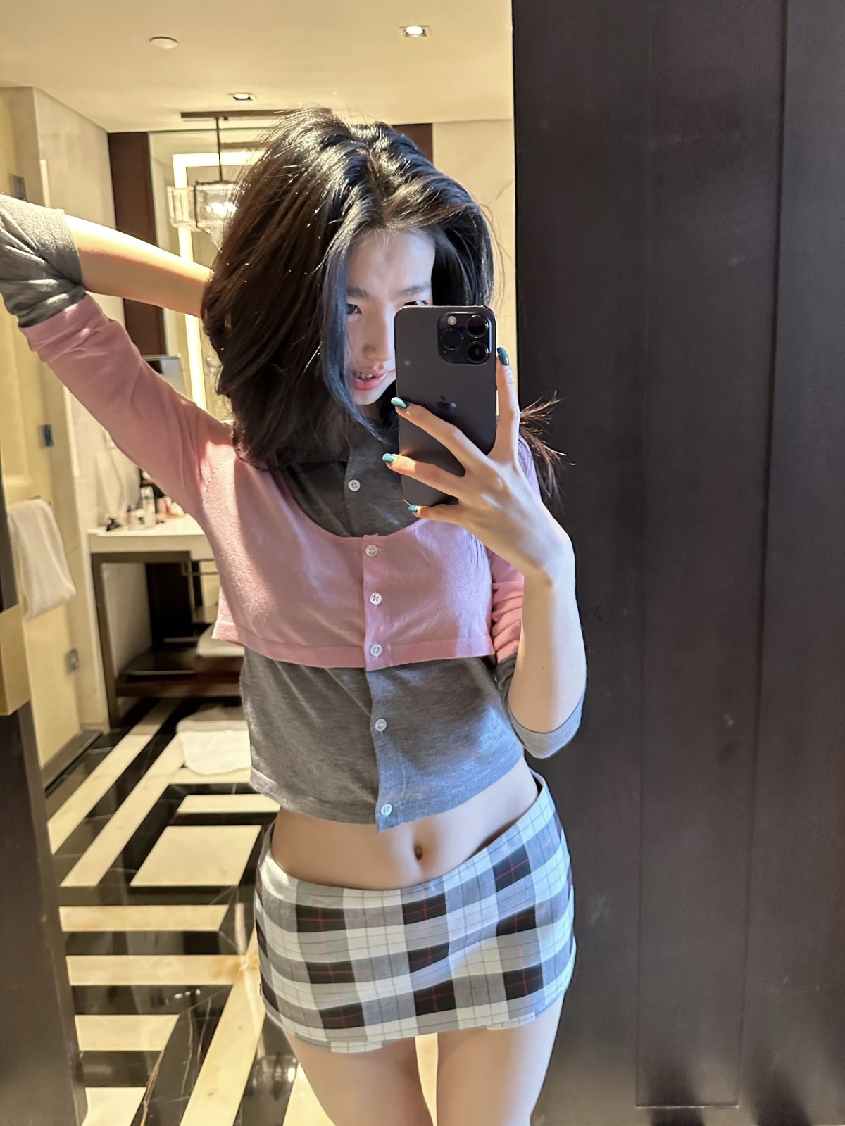 식별 불가 배색 레이어드 크롭 버튼 가디건