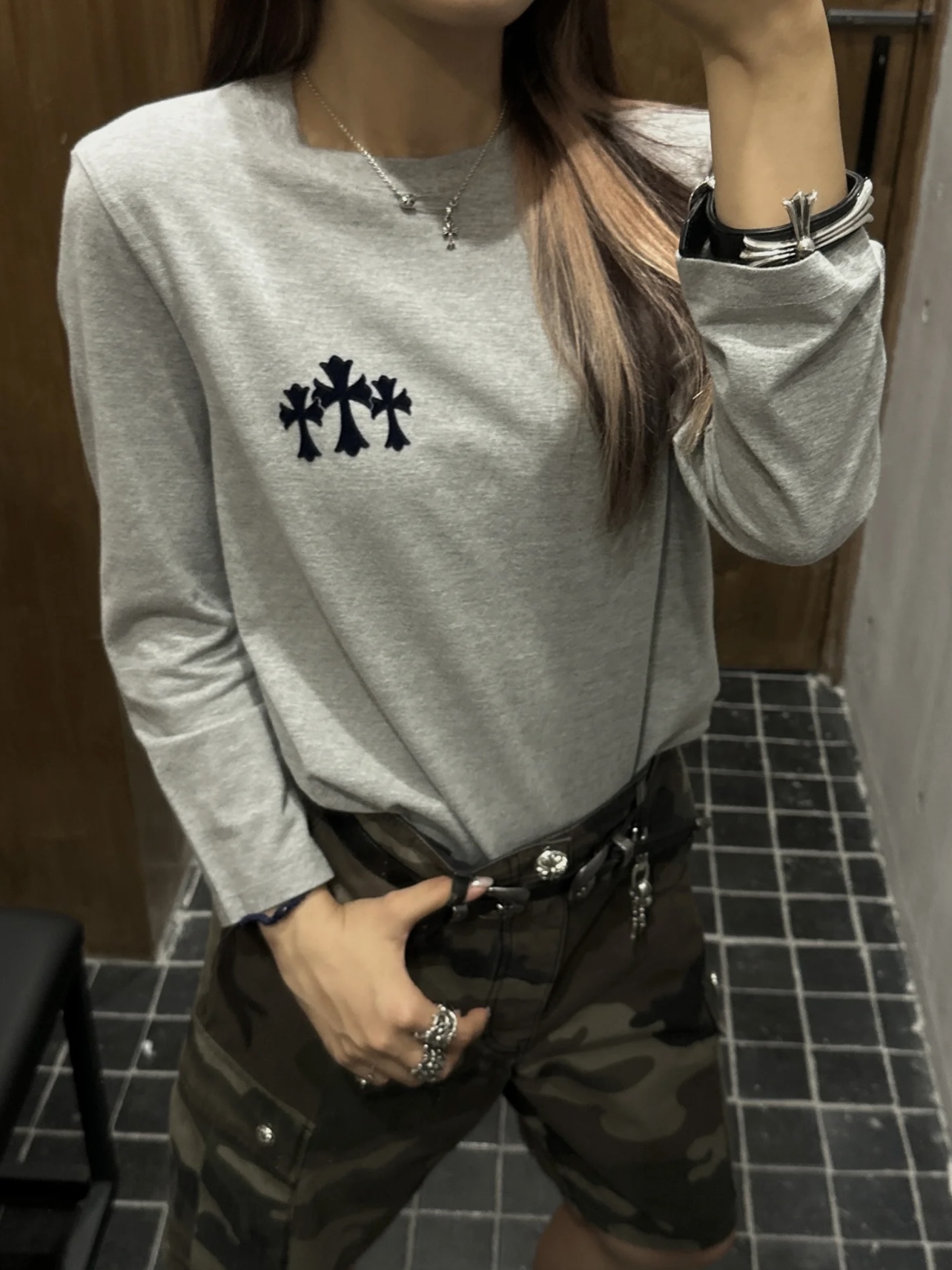 크롬하츠 트리플 CH 크로스 패치 롱슬리브 티셔츠