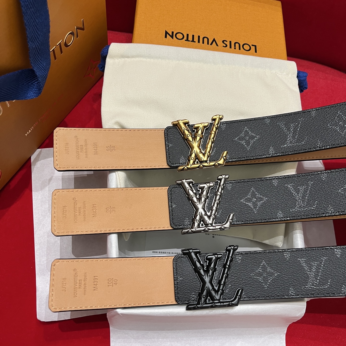 루이 비통 LV 이니셜 모노그램 레더 벨트