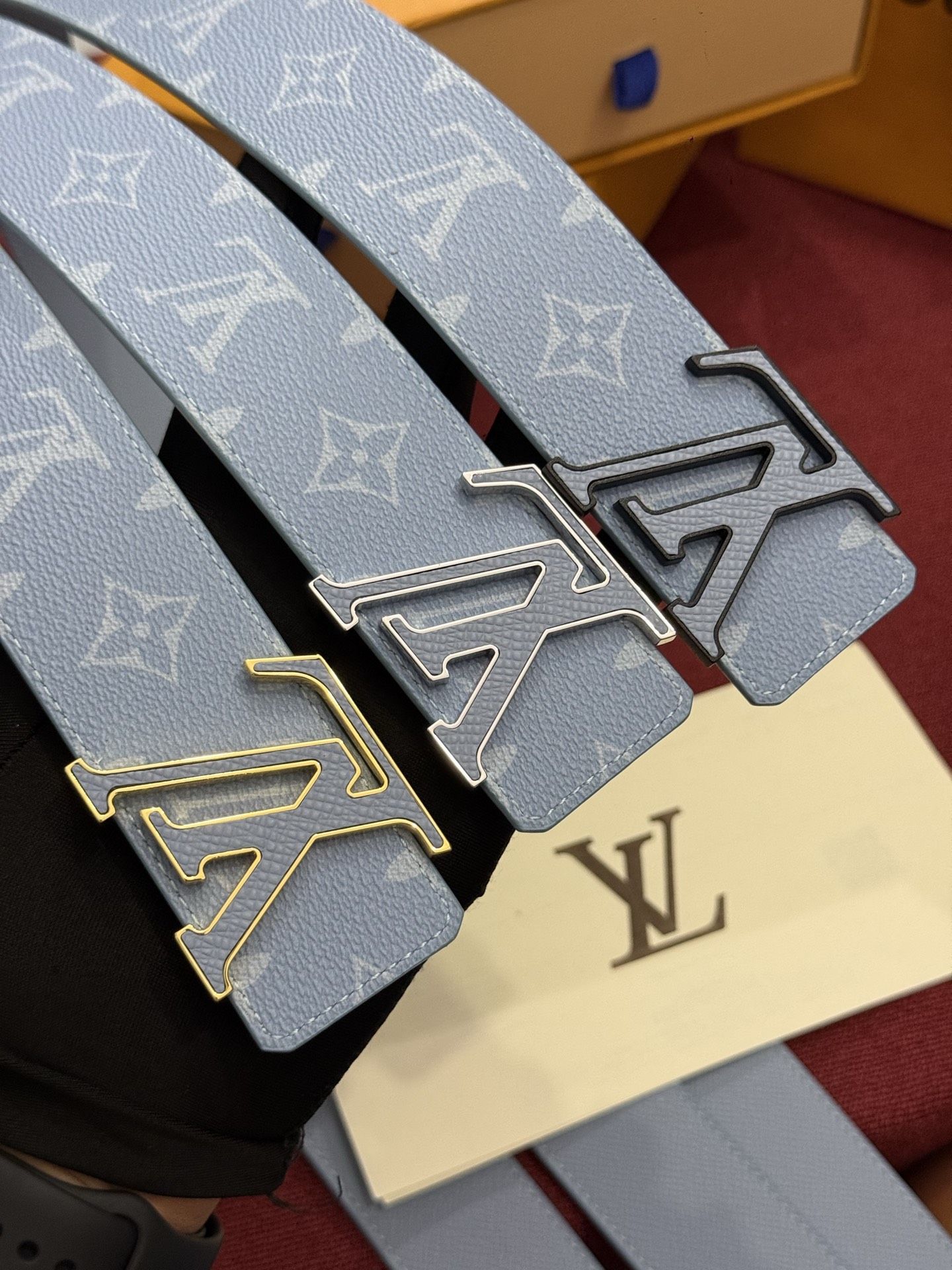 루이 비통 LV 이니셜 모노그램 리버서블 벨트