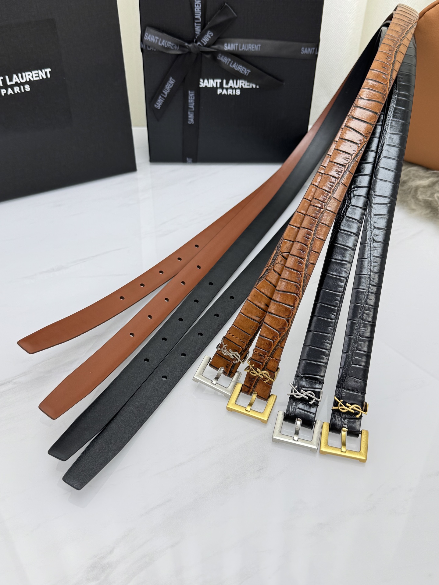 생 로랑 모노그램 YSL 버클 크로커 엠보싱 레더 벨트