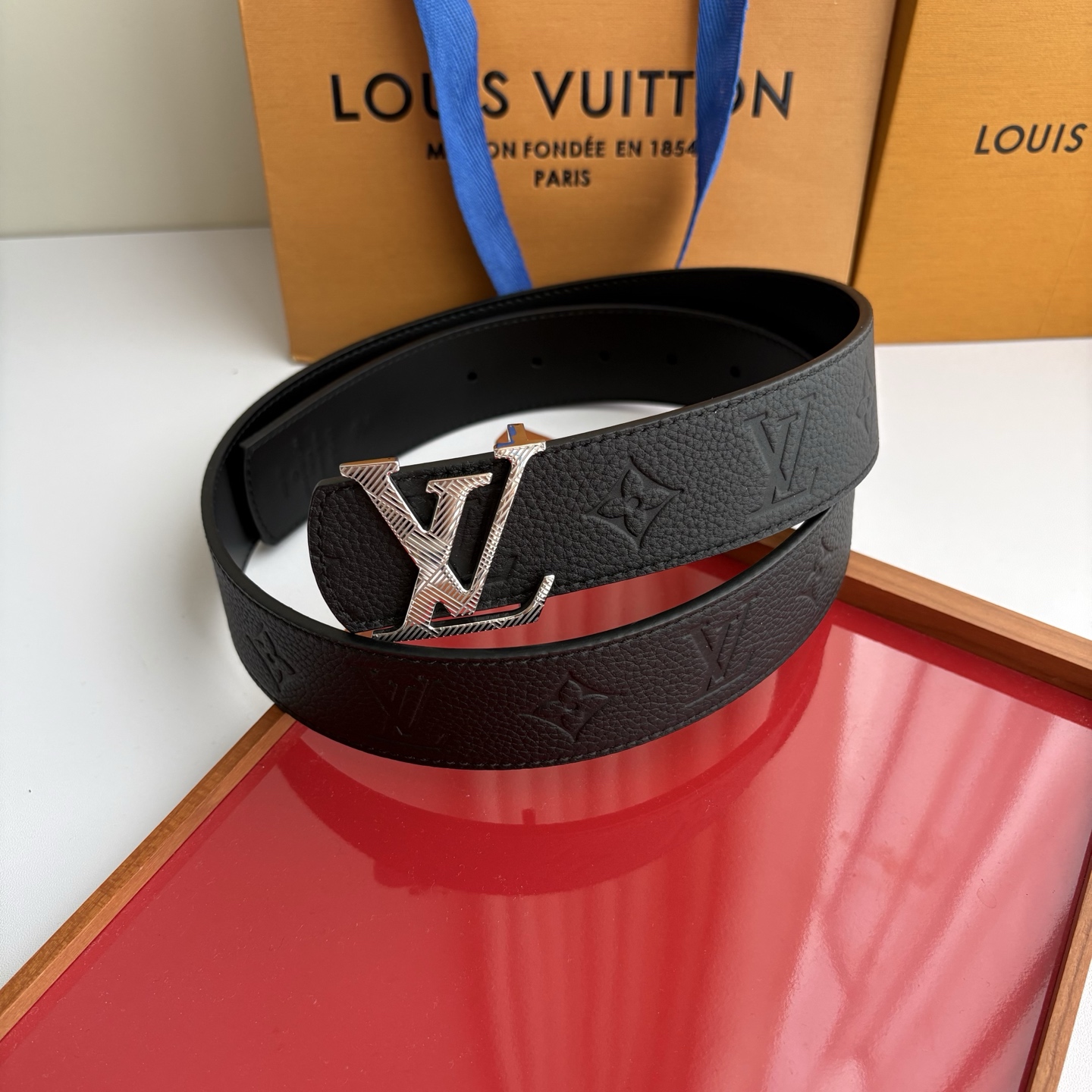 루이비통 LV 이니셜 모노그램 엠보싱 리버서블 벨트 40mm