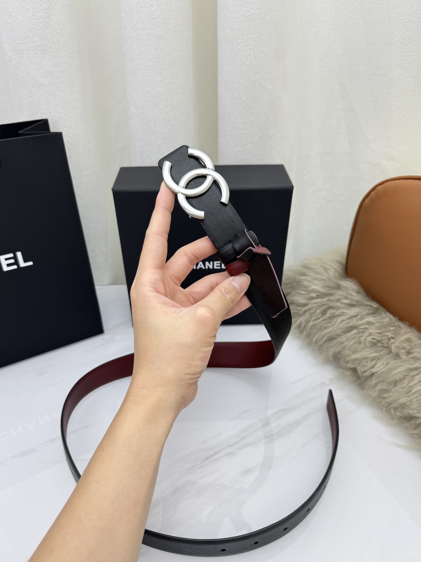 샤넬 더블 C 로고 버클 리버서블 레더 벨트