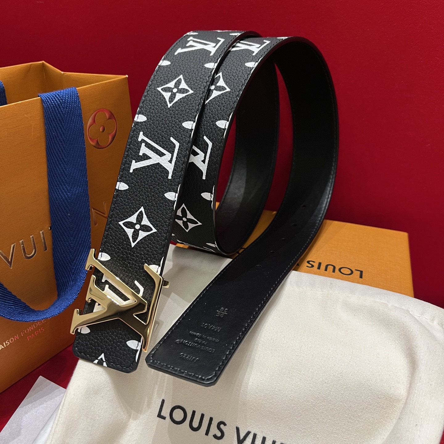 루이 비통 LV 이니셜 리버서블 모노그램 프린트 40mm 벨트