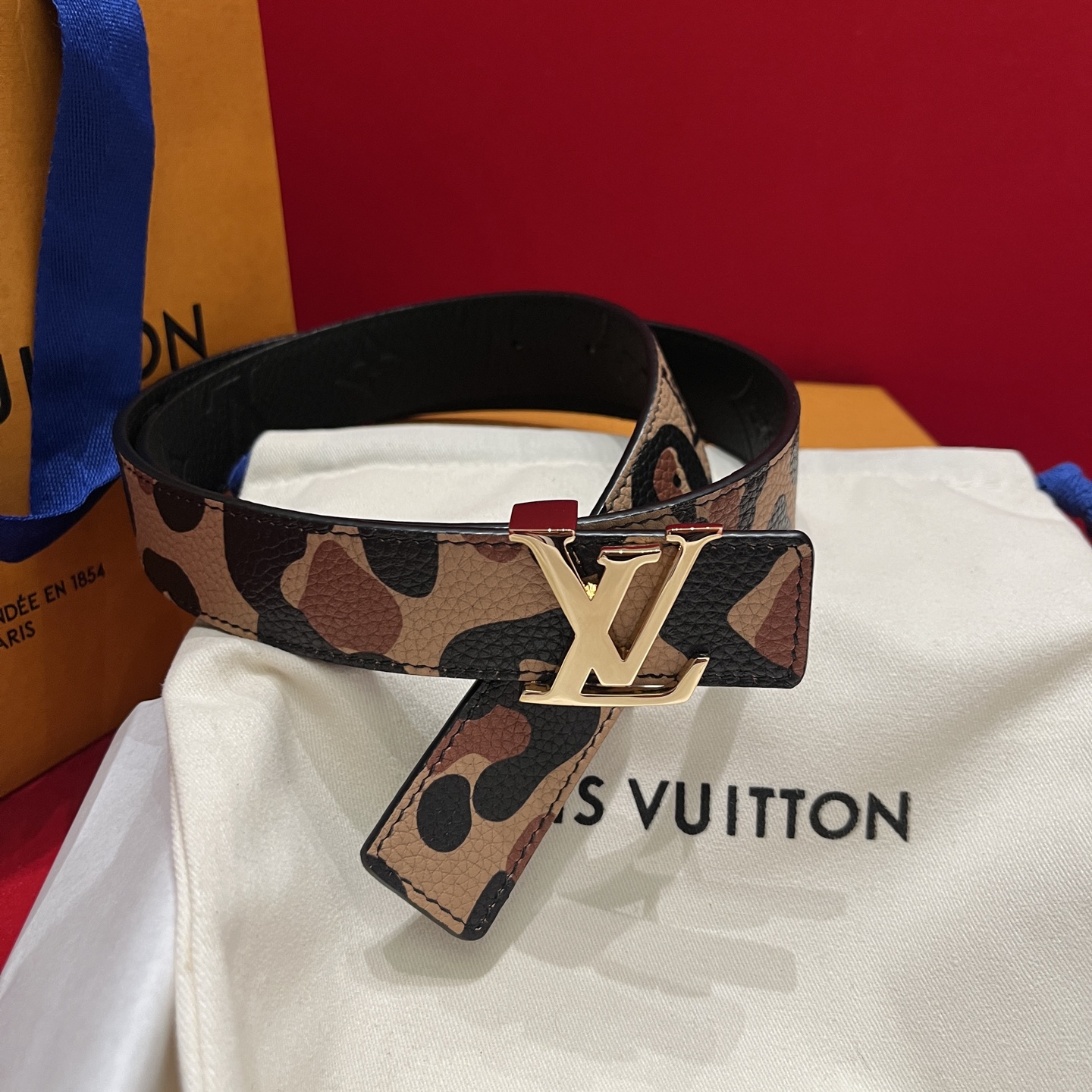 루이 비통 LV 이니셜 리버서블 30MM 벨트