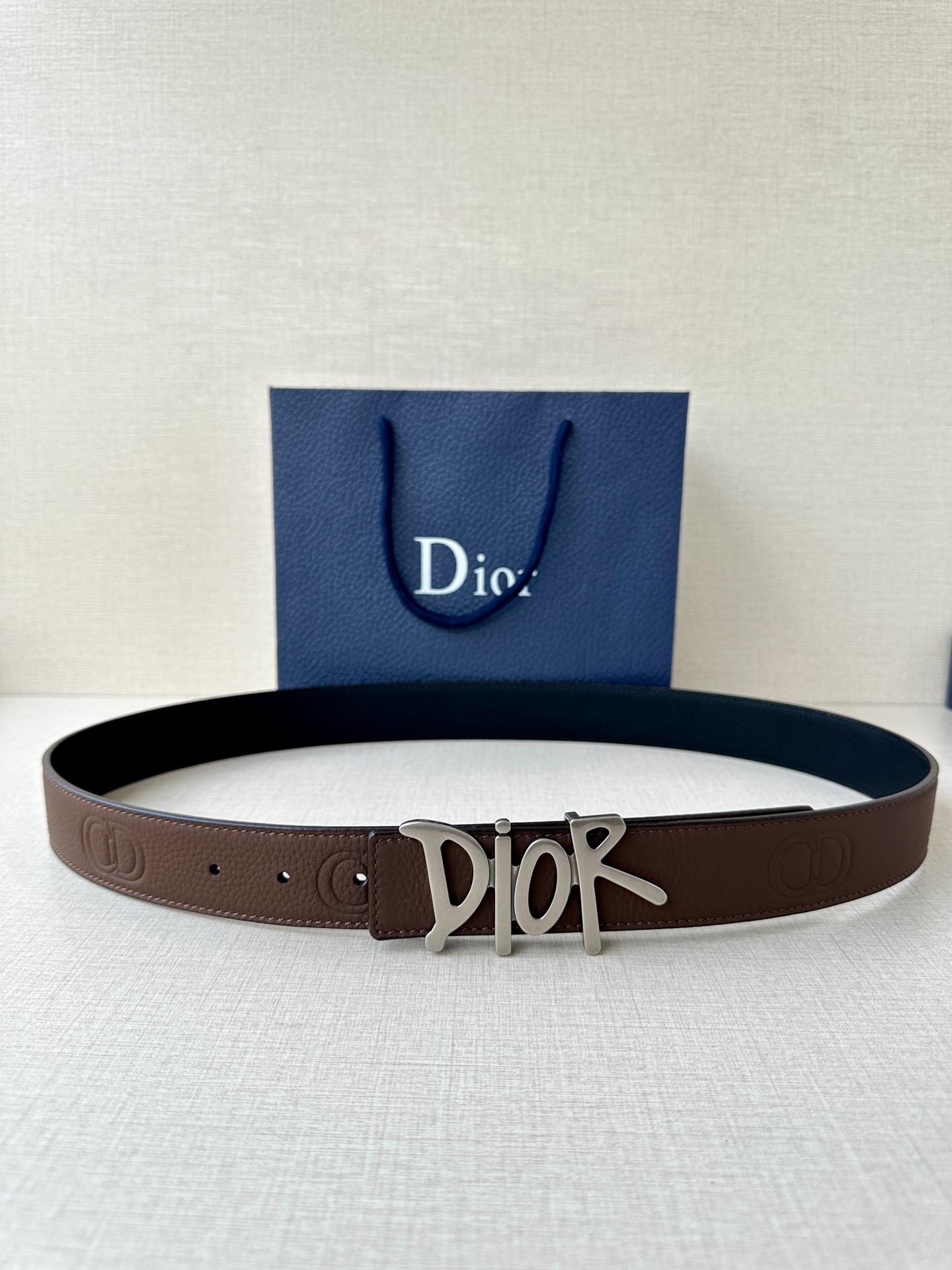 디올 Dior 로고 버클 리버서블 35mm 그레인드 카프스킨 벨트