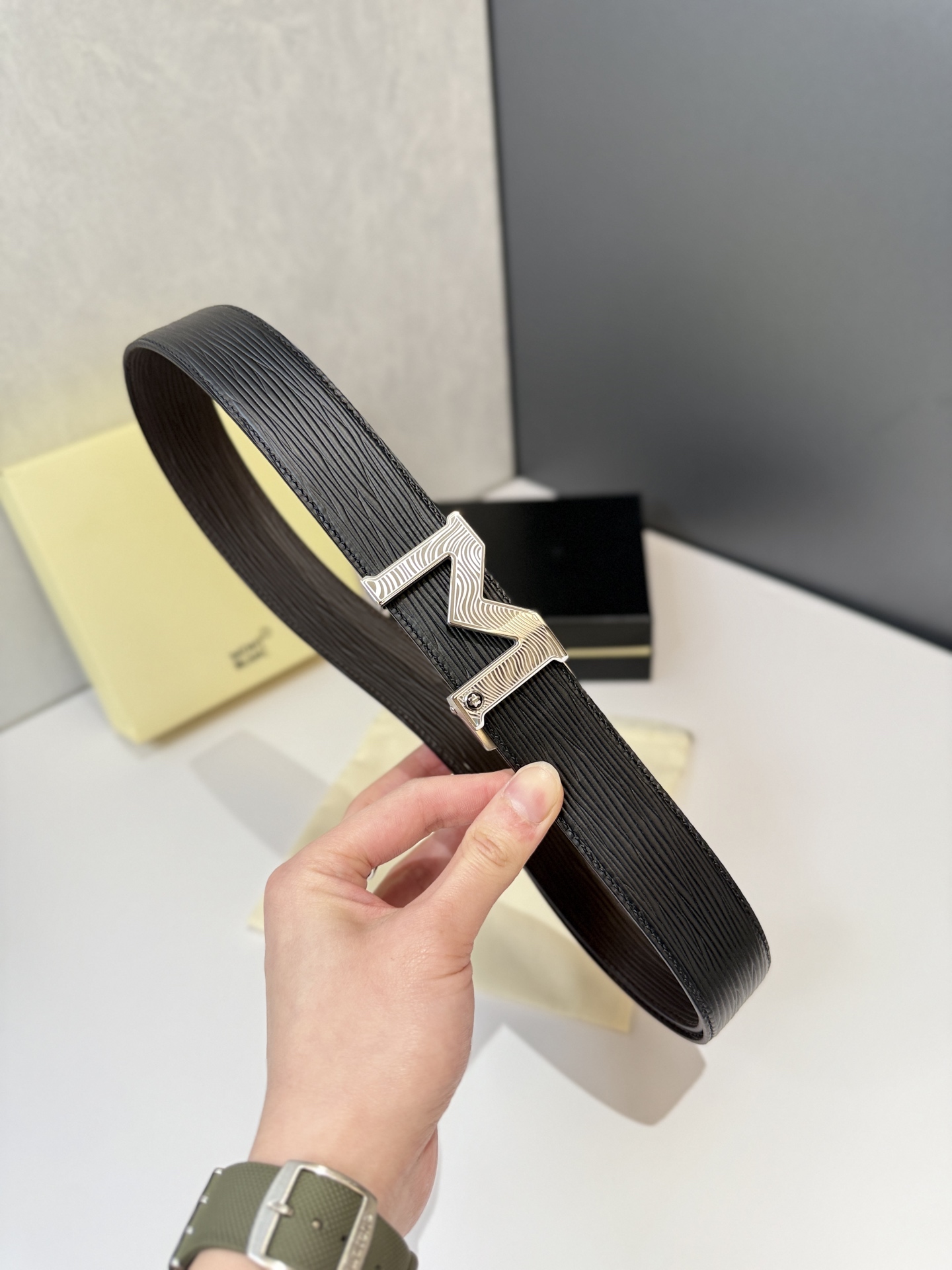 몽블랑 M 이니셜 자동 버클 35mm 가죽 벨트