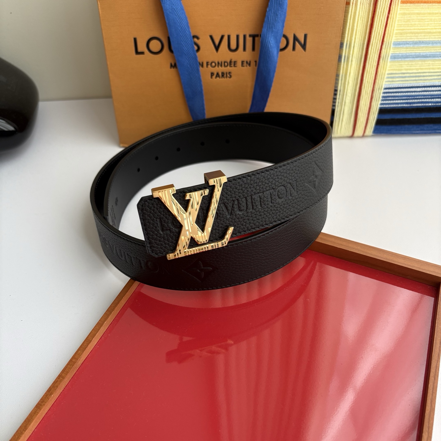 루이 비통 LV 이니셜 리버서블 40mm 벨트
