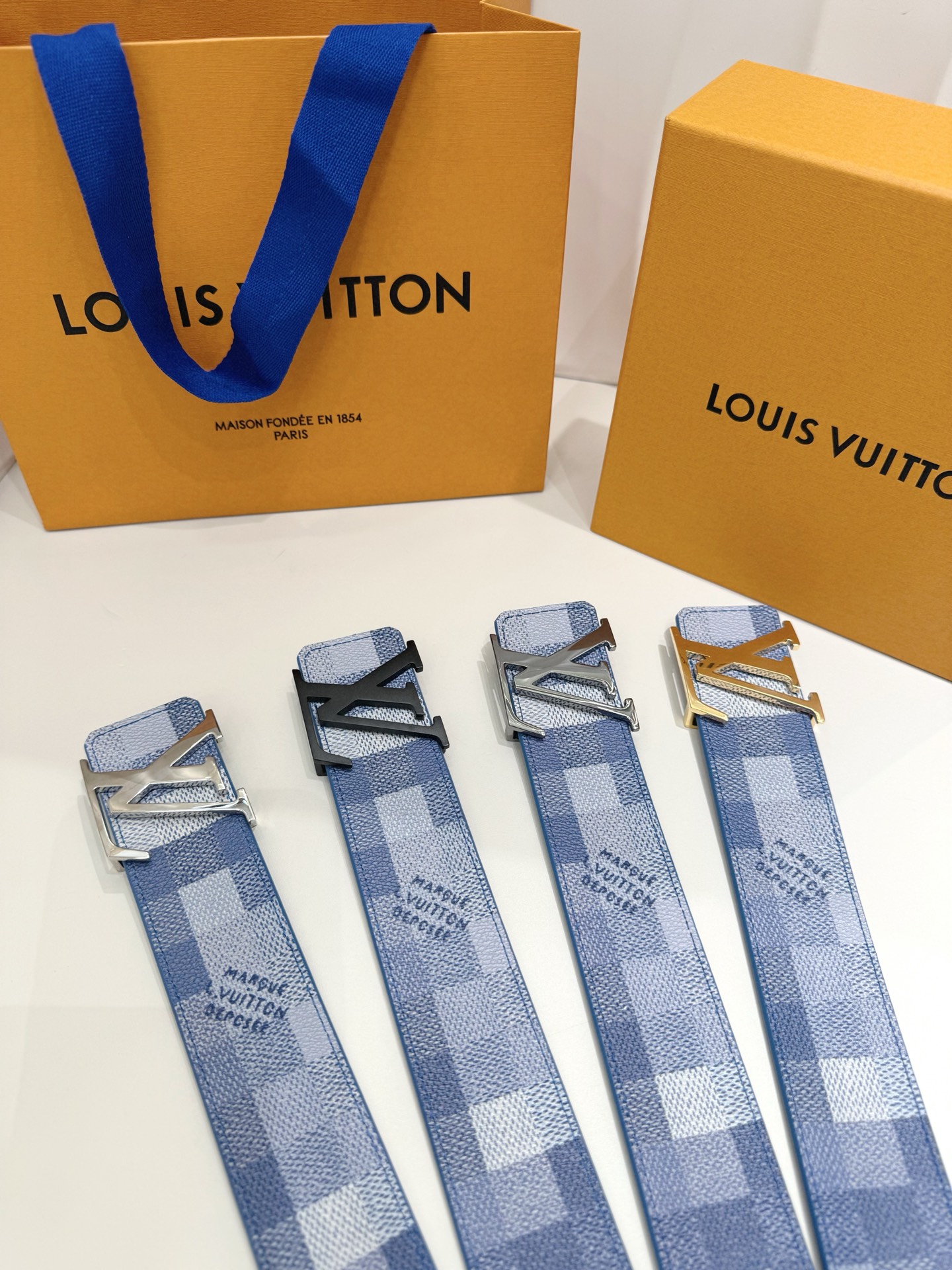 루이 비통 LV 이니셜 다미에 스트랩 벨트