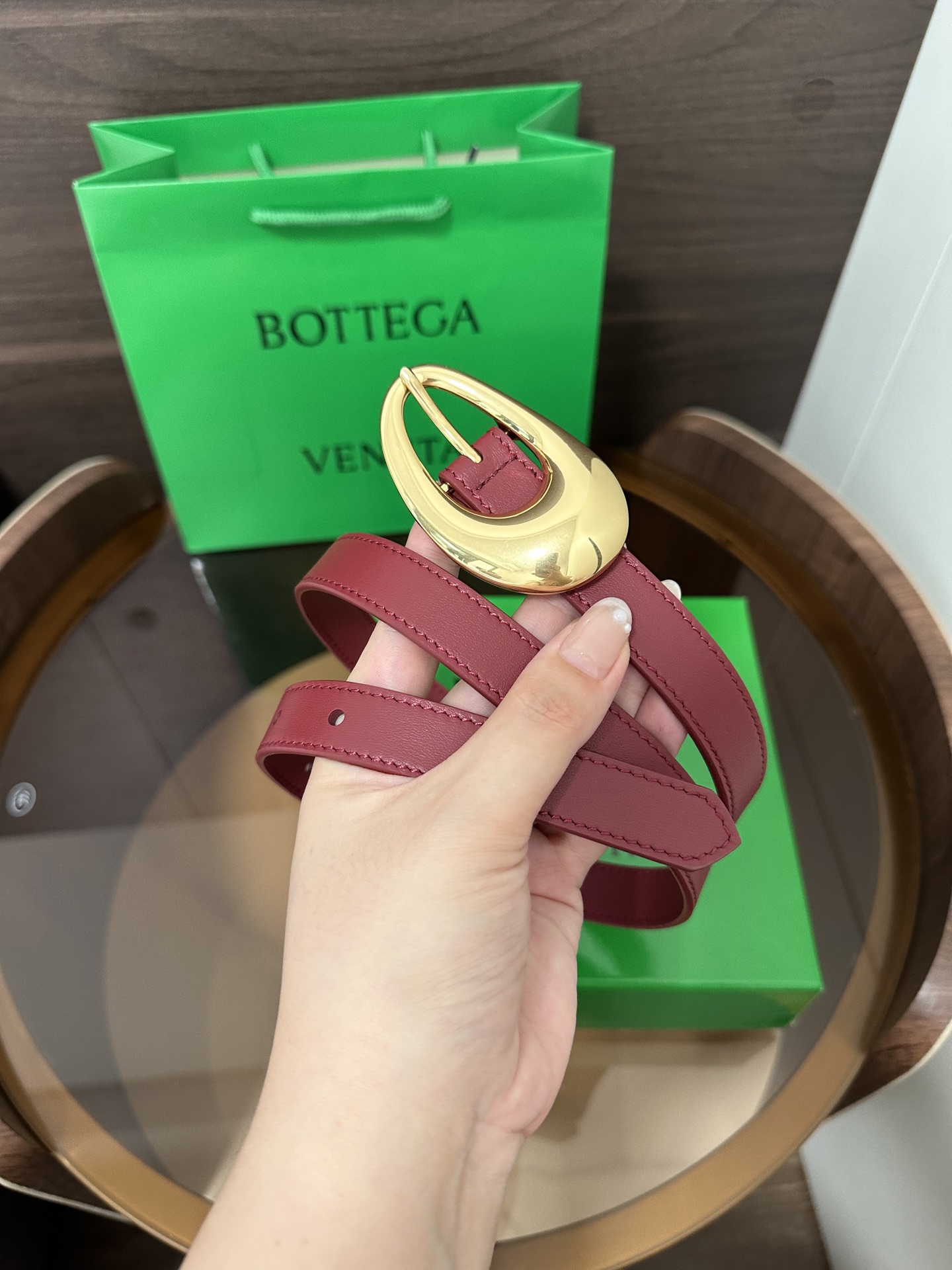 보테가 베네타 노트 버클 스무스 레더 슬림 벨트
