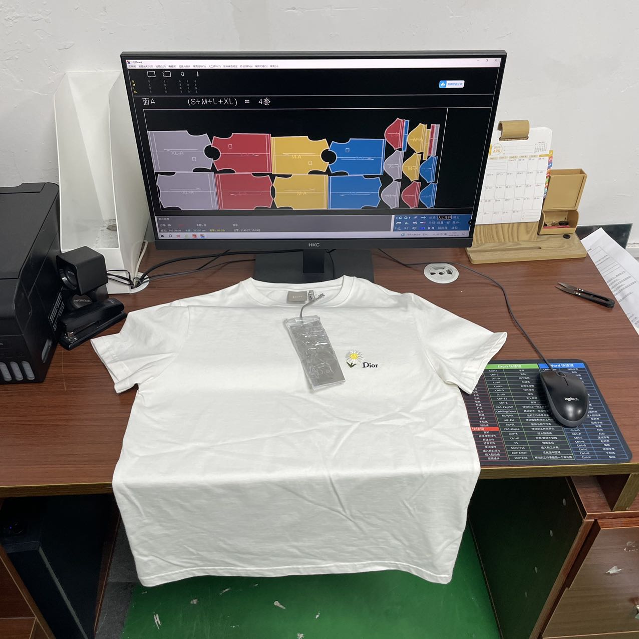 디올 데이지 플라워 로고 크루넥 반소매 티셔츠