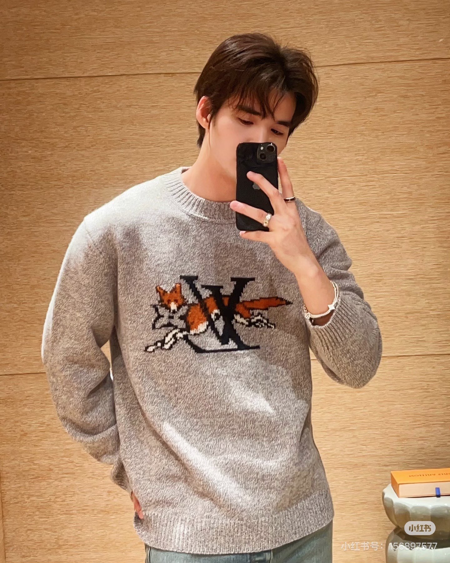 루이 비통 폭스 LV 인타르시아 크루넥 니트 스웨터