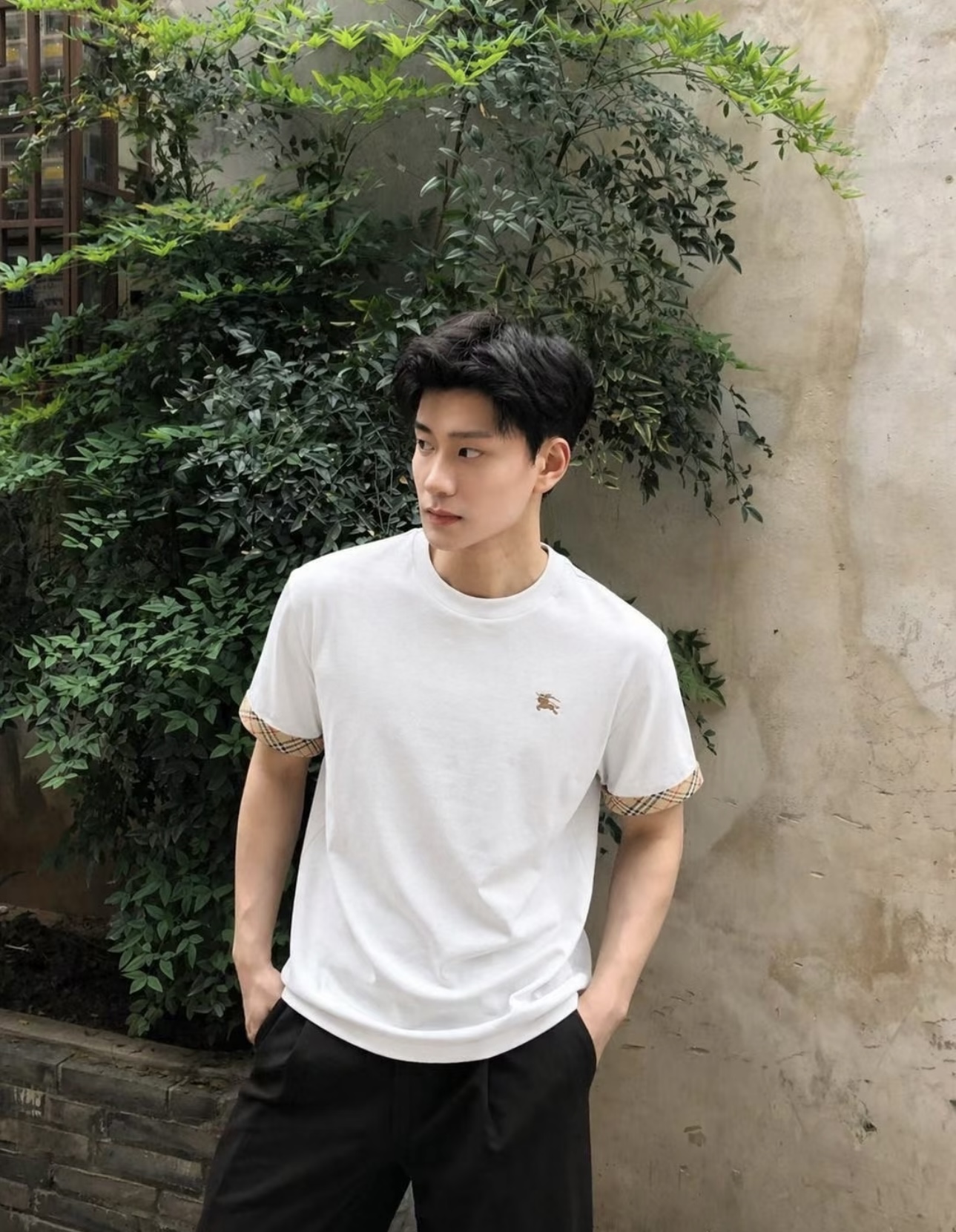 버버리 체크 커프스 EKD 자수 반팔 티셔츠