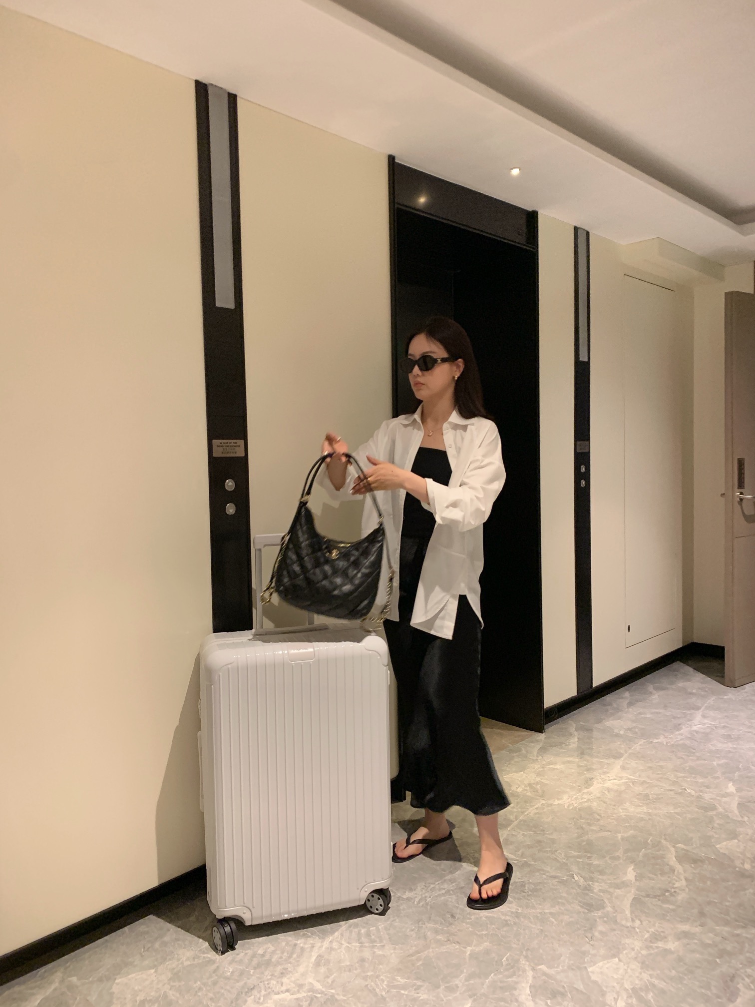 리모와 에센셜 체크인 L 하드사이드 스피너 캐리어