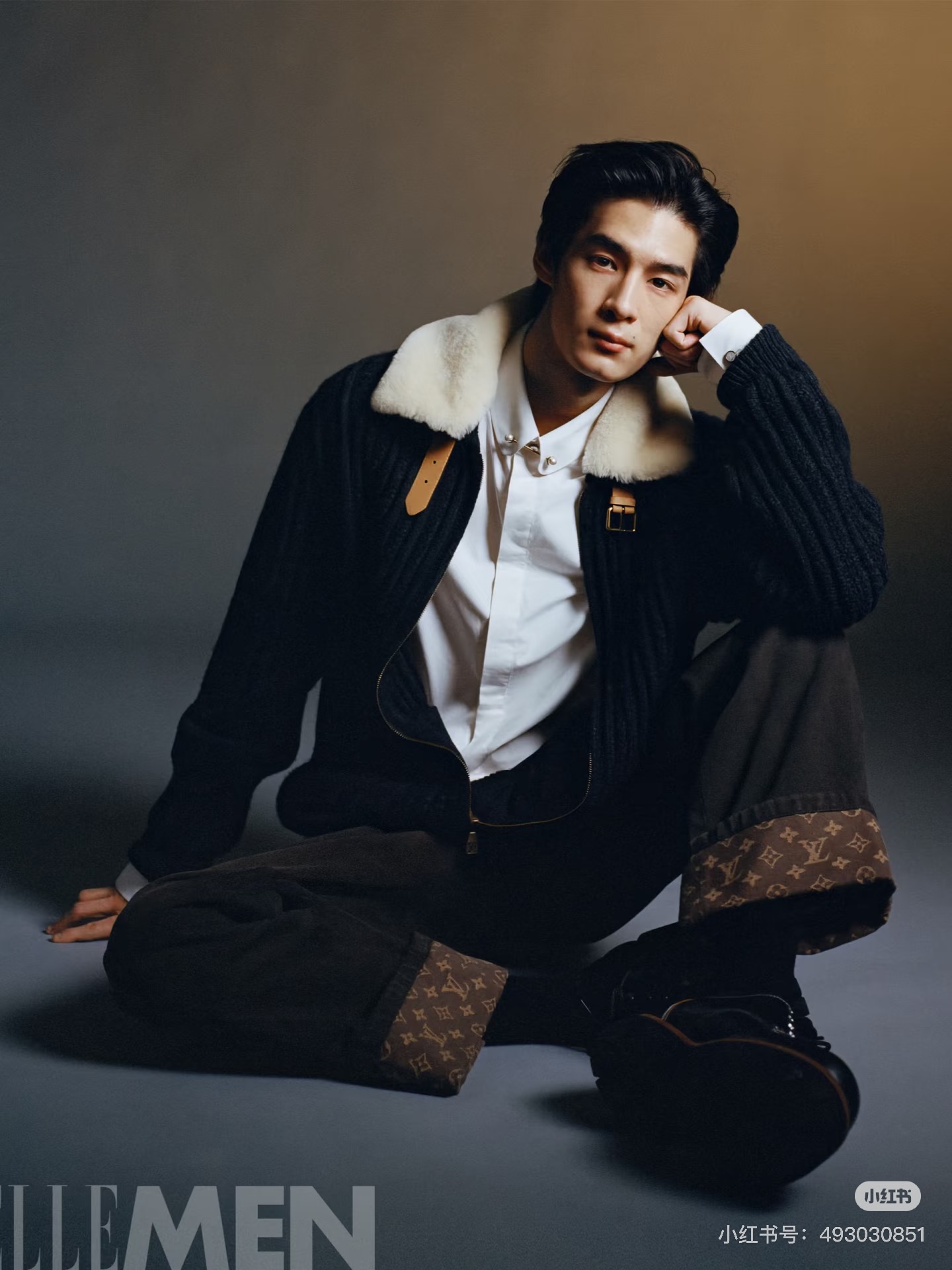루이 비통 모노그램 안감 시어링 칼라 집업 니트 가디건