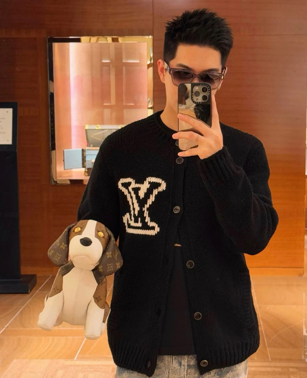 루이 비통 LV 인타르시아 로고 버튼업 니트 가디건