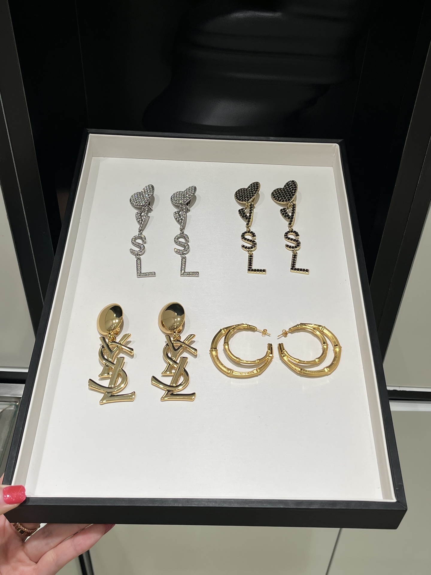 생 로랑 카산드라 YSL 로고 크리스털 드롭 클립 이어링