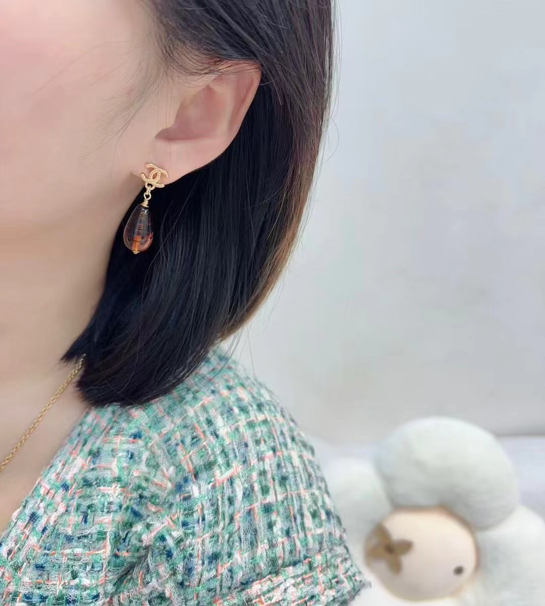 샤넬 더블 C 로고 브라운 드롭 글라스 펄 이어링