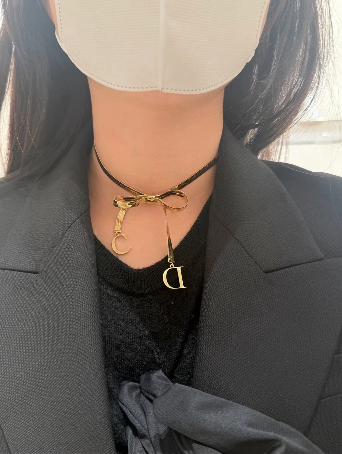 디올 디올 레터 참 리본 초커 네크리스