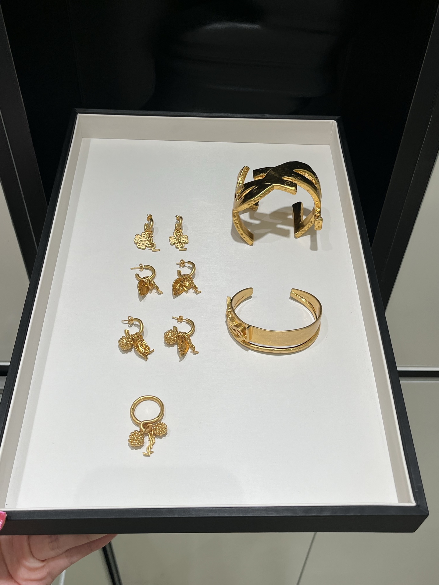 생로랑 카산드르 로고 빈티지 스타일 골드 톤 주얼리 세트