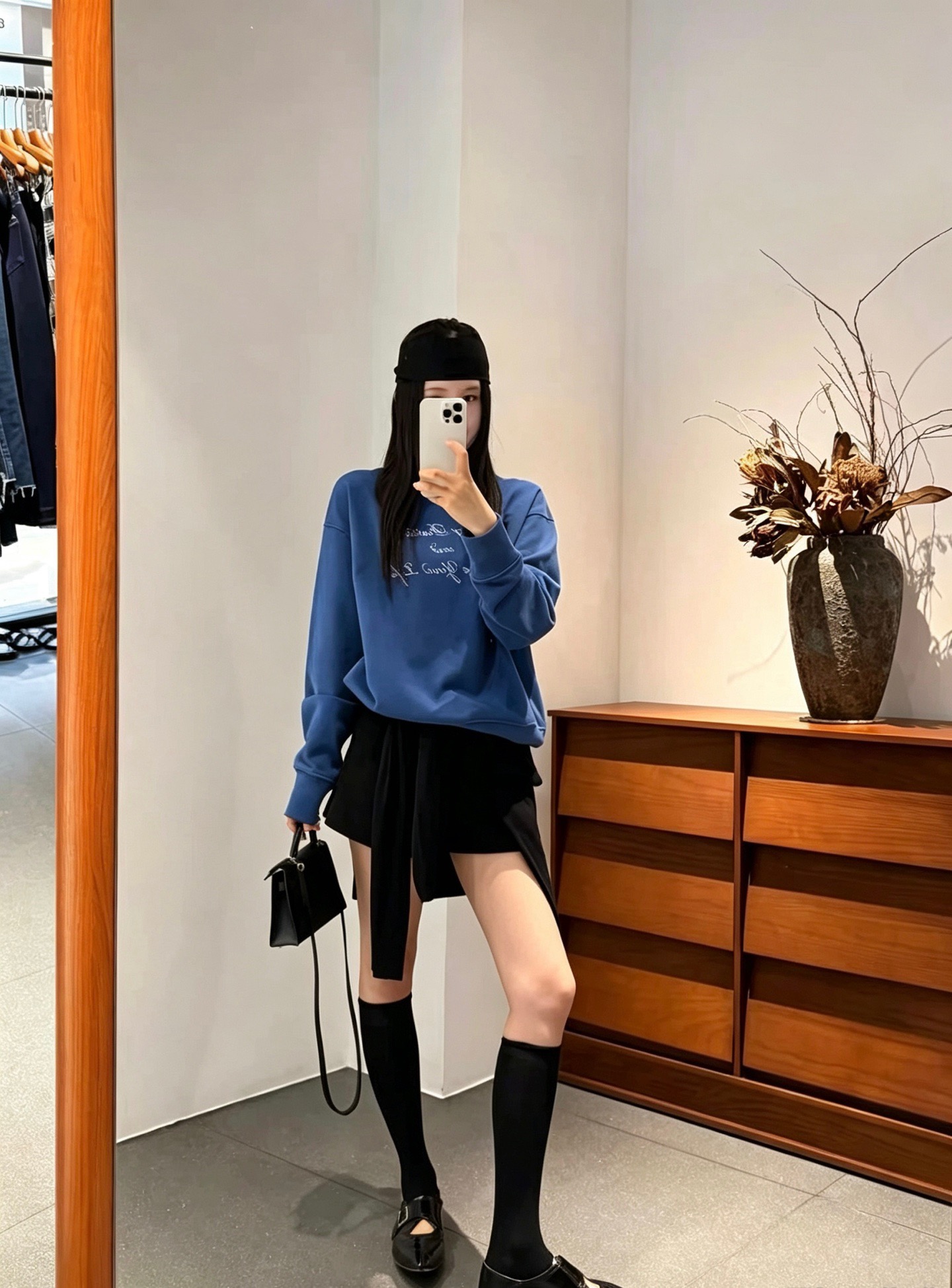 무브랜드 레터링 프린트 크롭 라운드넥 맨투맨