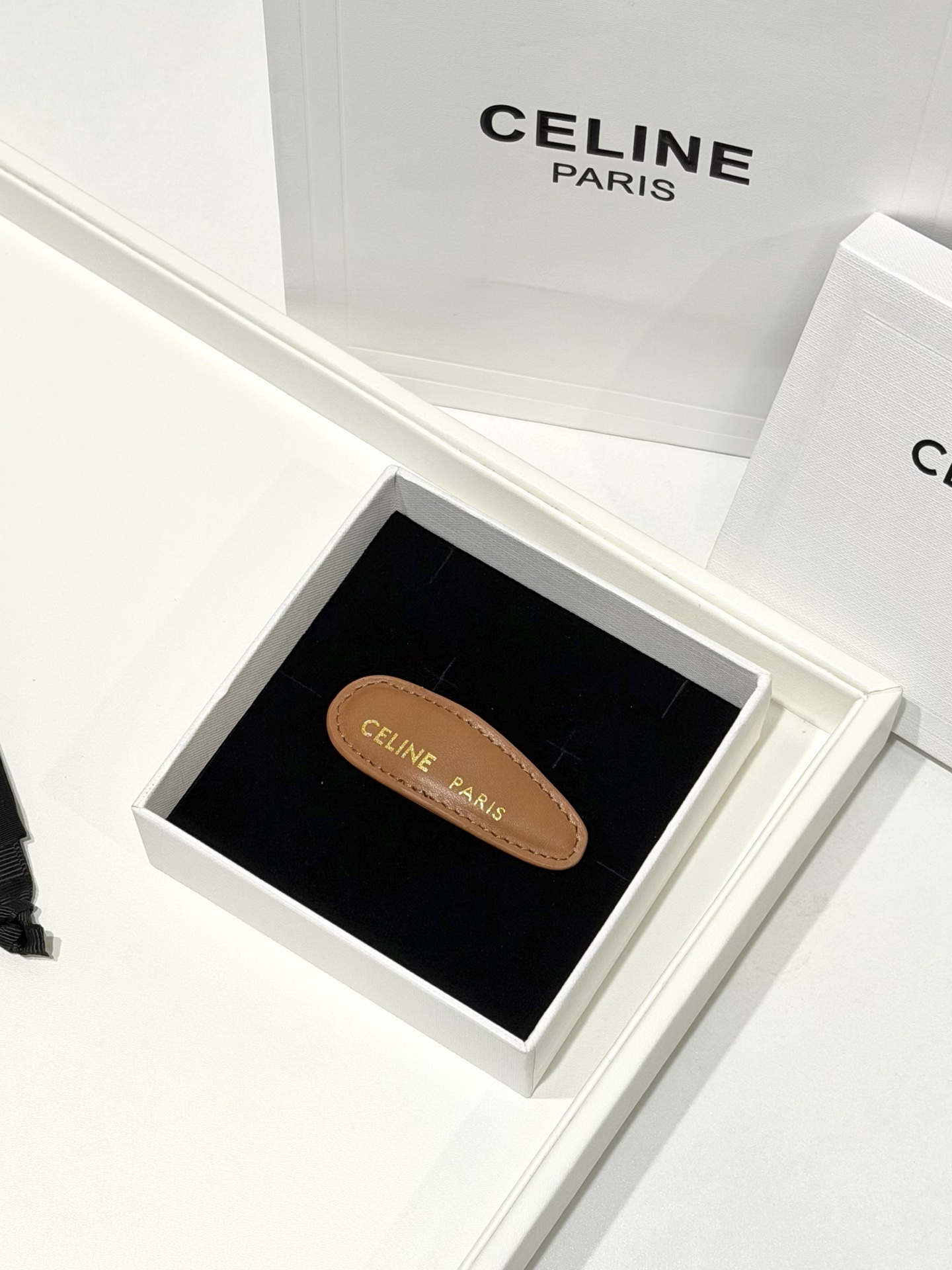 셀린느 CELINE PARIS 로고 가죽 바레트 헤어클립
