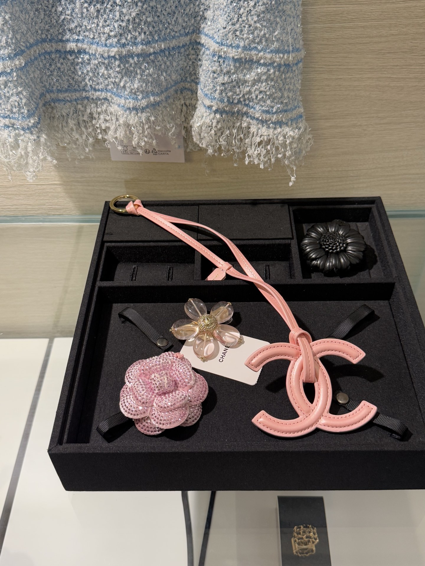 샤넬 더블 C 가죽 키링