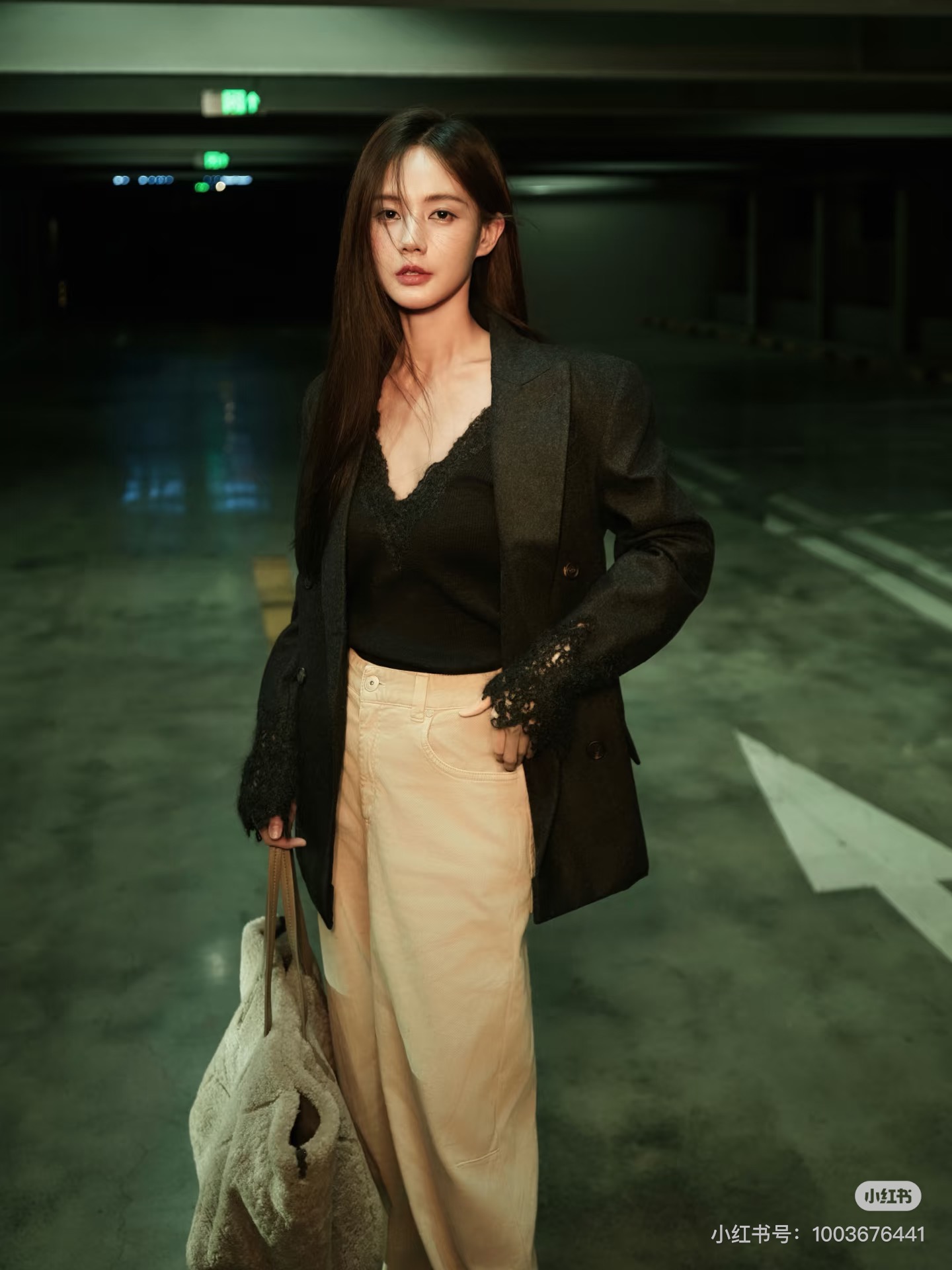 식별 불가 레이스 커프스 디테일 더블브레스트 울 블레이저