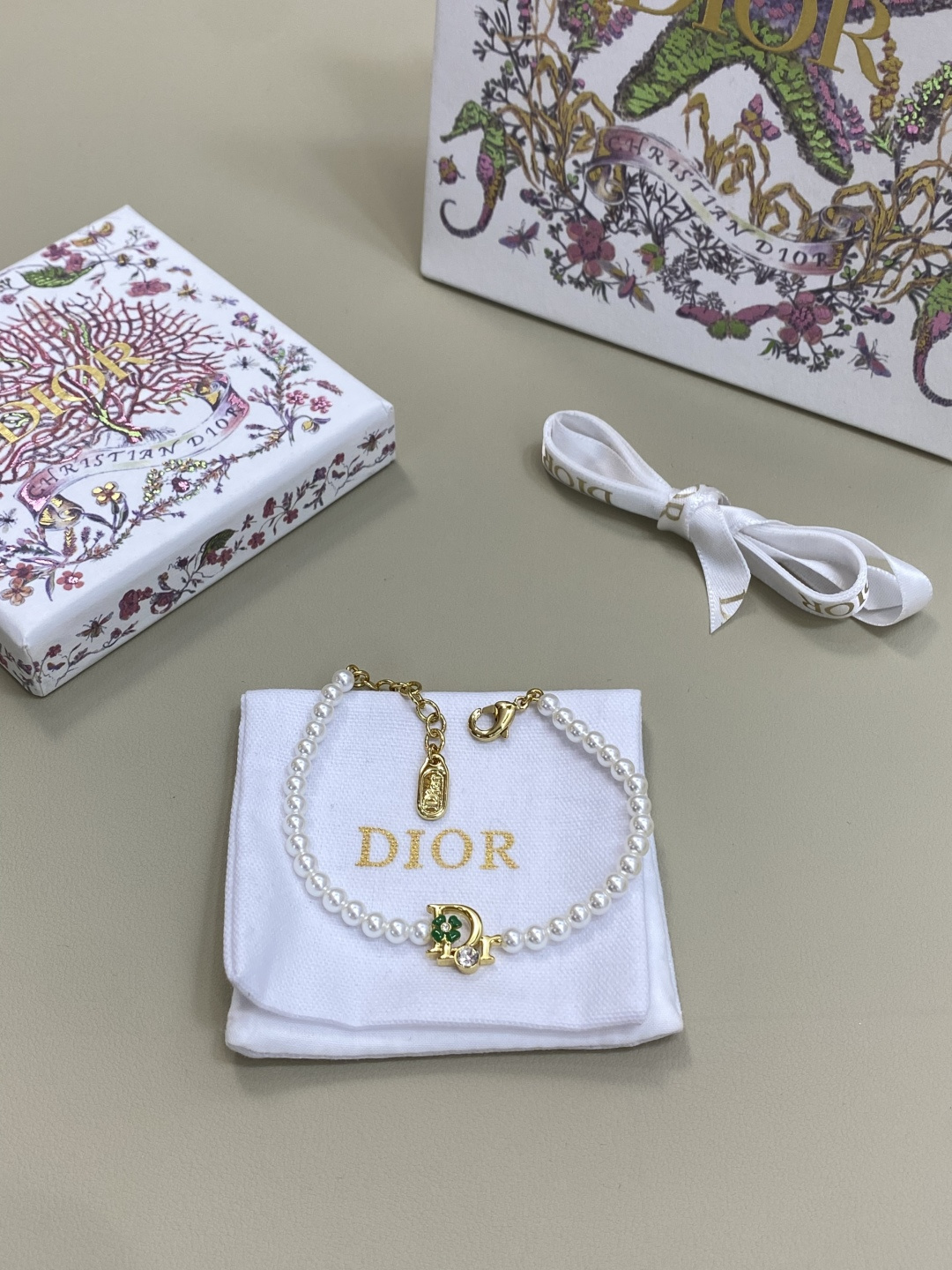 디올 CD 로고 클로버 모티프 진주 비즈 체인 브레이슬릿