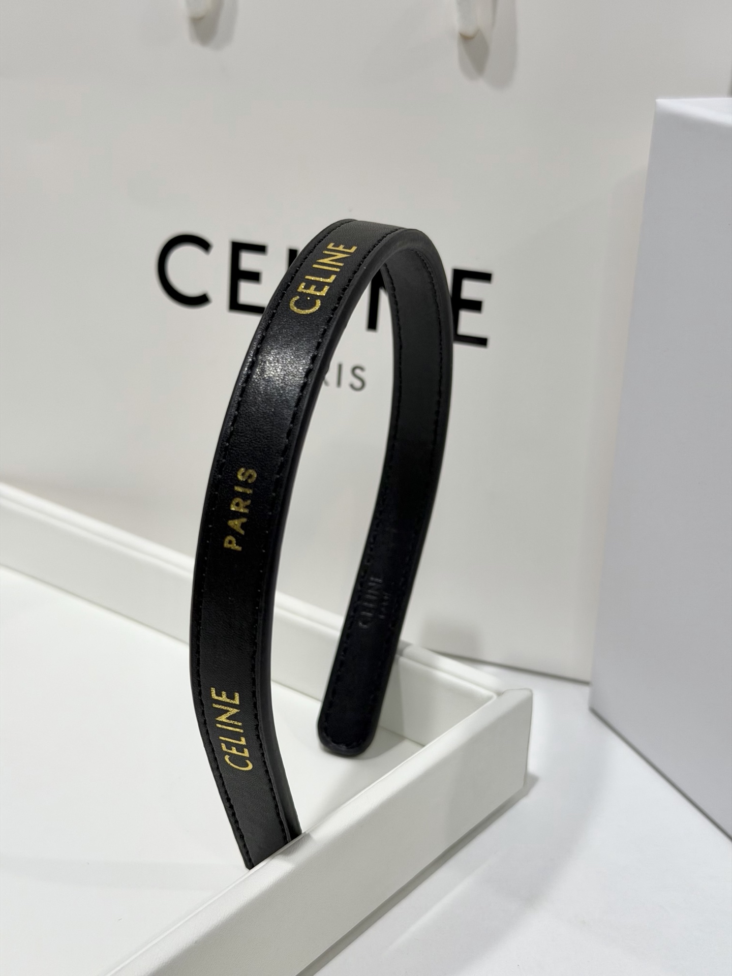 셀린느 CELINE PARIS 로고 슬림 레더 헤드밴드