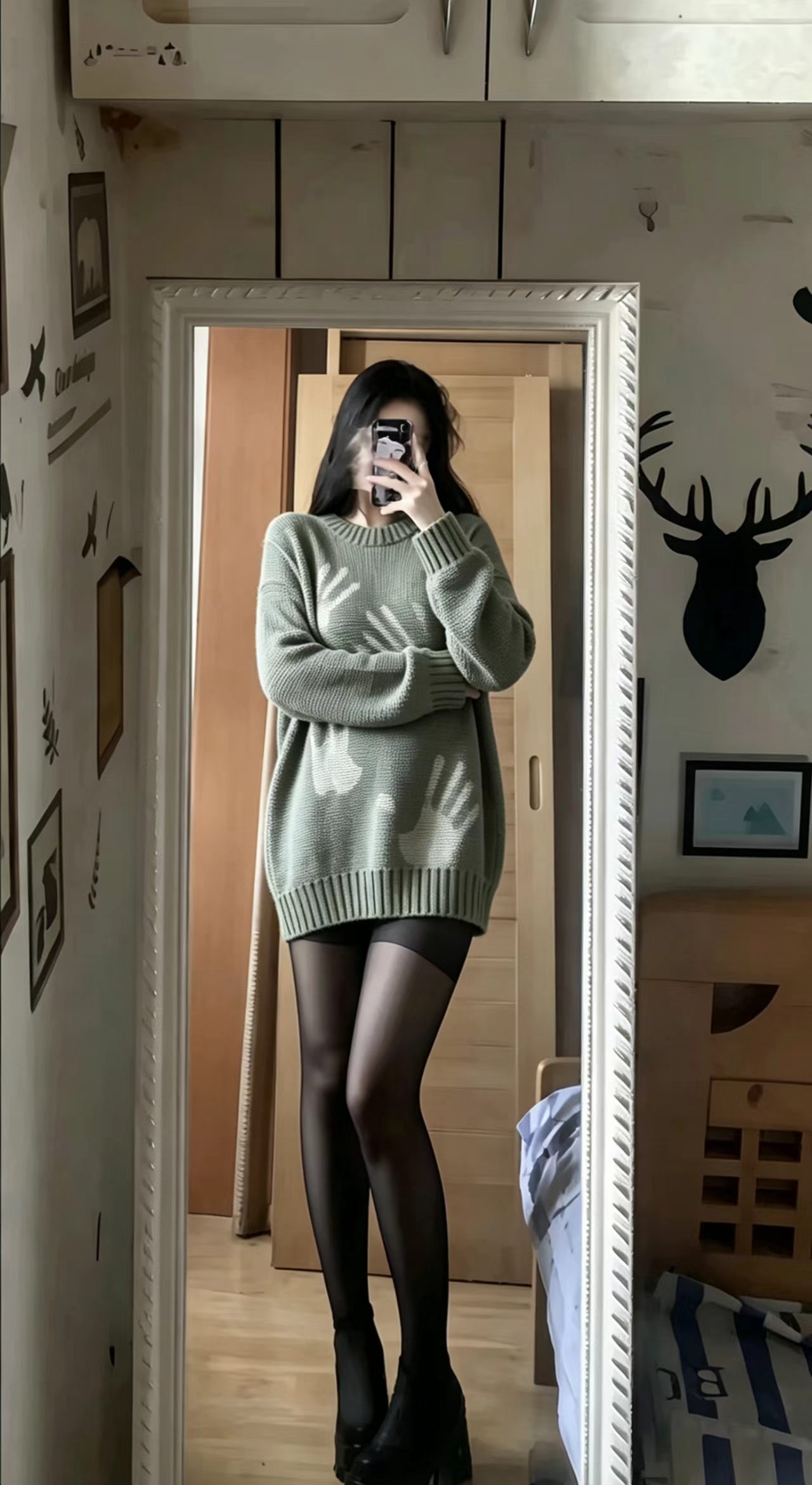 스톤 아일랜드 핸드 프린트 그래픽 크루넥 니트 스웨터