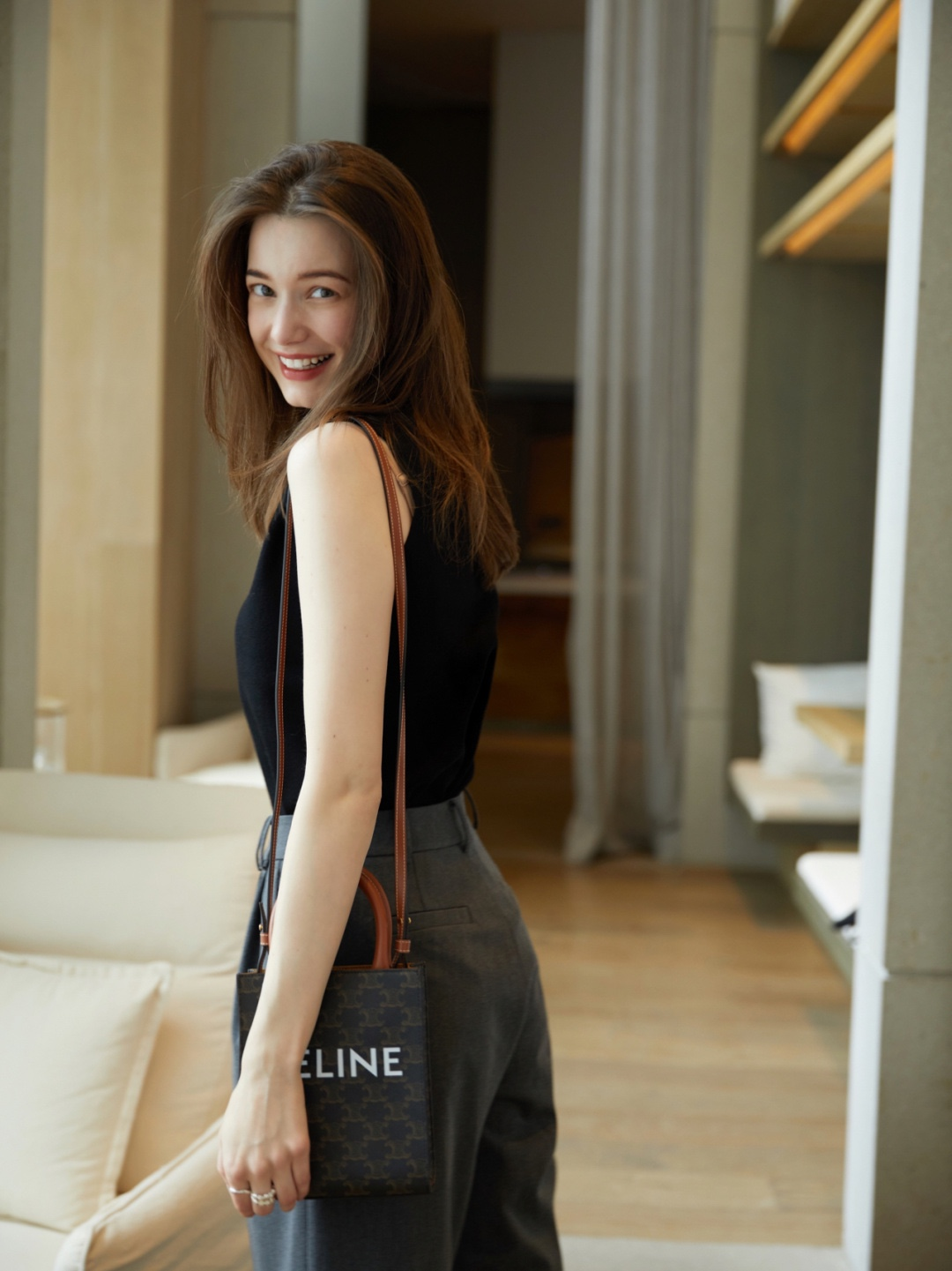 셀린느 미니 버티컬 카바스 트리옹프 캔버스 앤 카프스킨