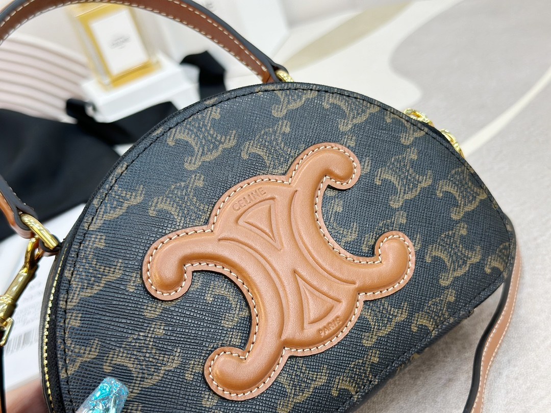 셀린느 탬부르 백 트리옹프 캔버스