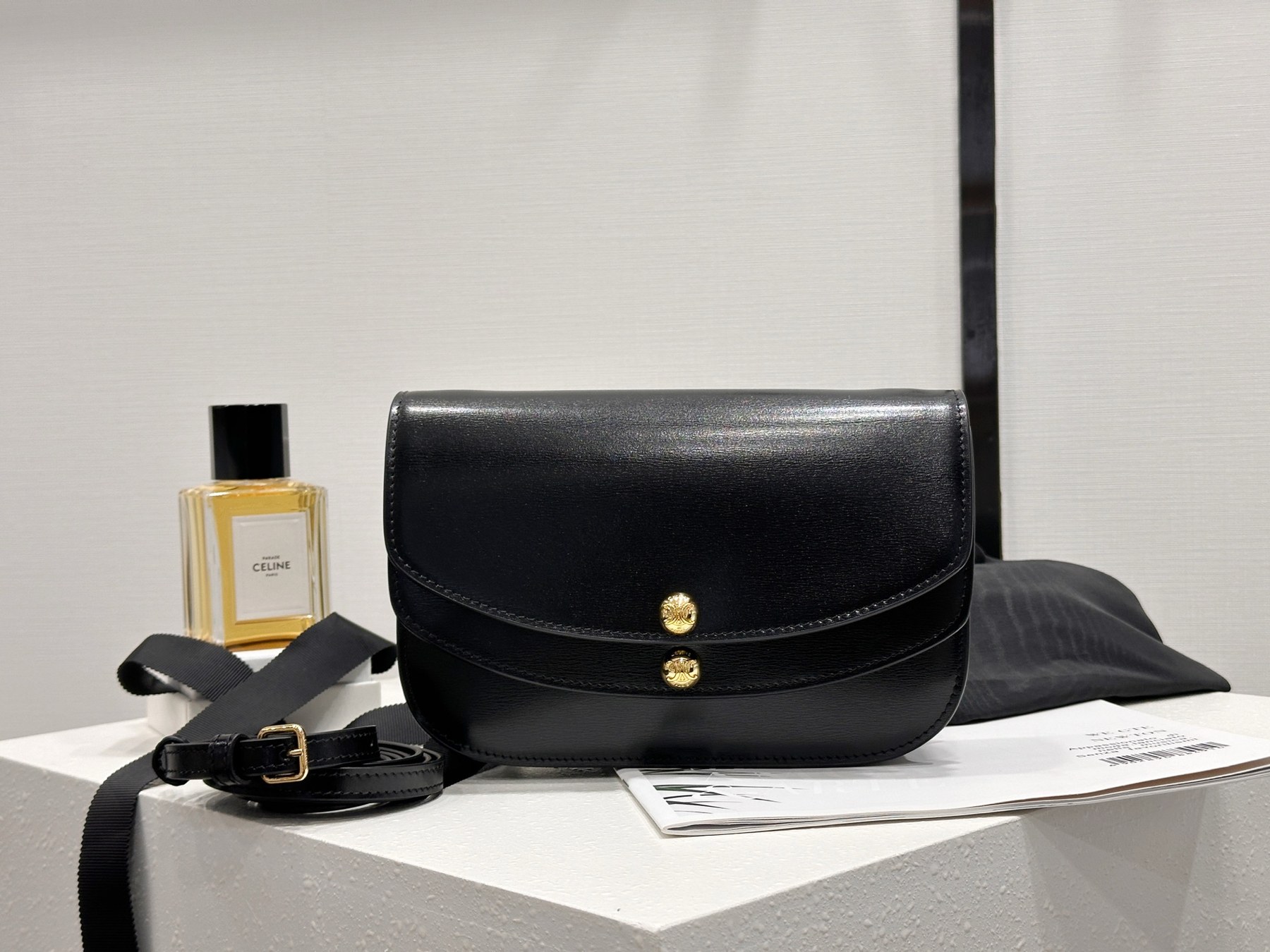 셀린느 듀오 스트랩 월렛 온 체인