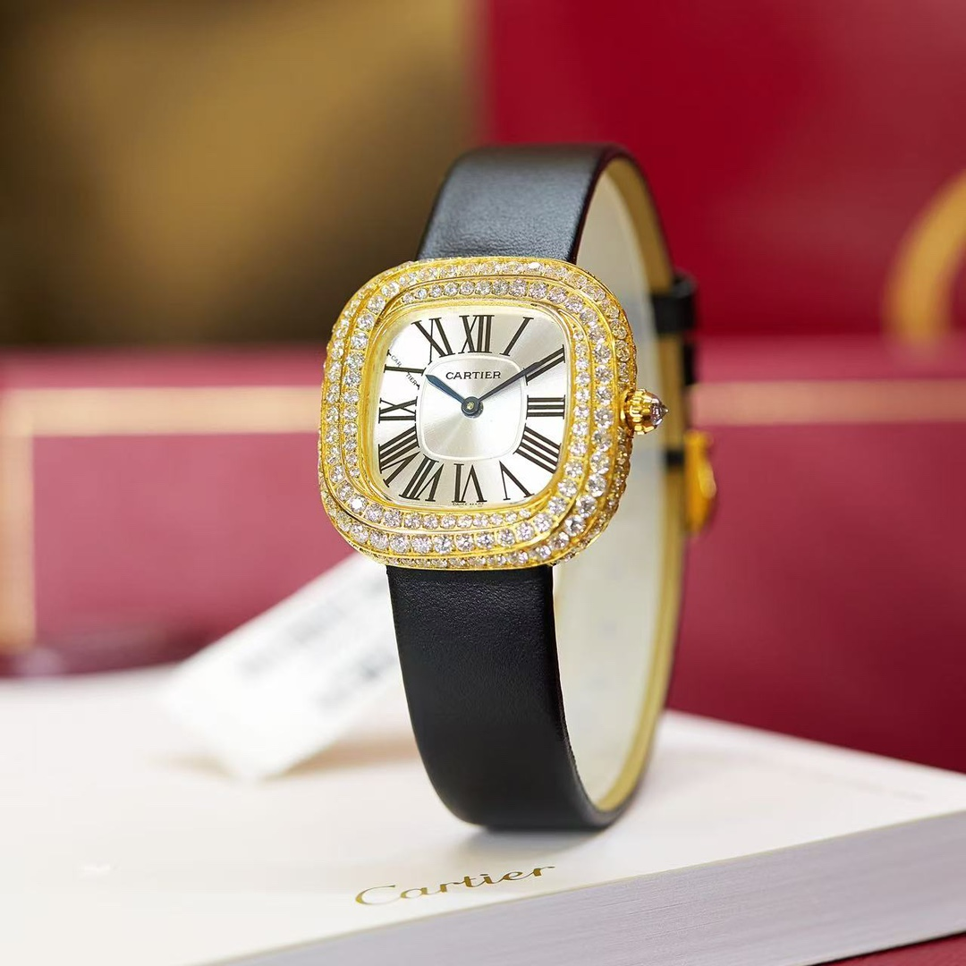 까르띠에 쿠쌍 드 까르띠에(Coussin de Cartier) 다이아몬드 세팅 31mm 워치