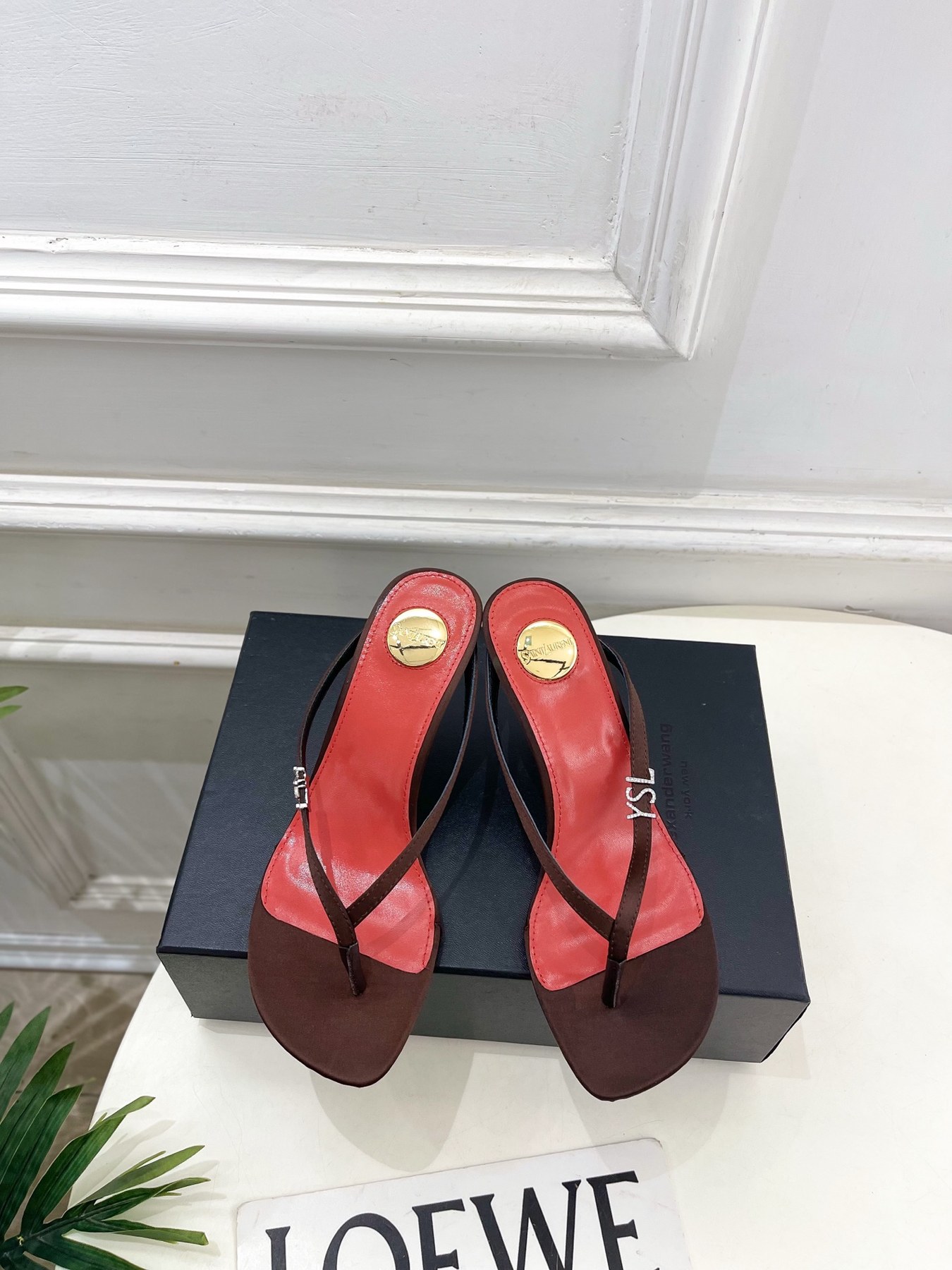 생 로랑 YSL 로고 장식 하이힐 쪼리 샌들
