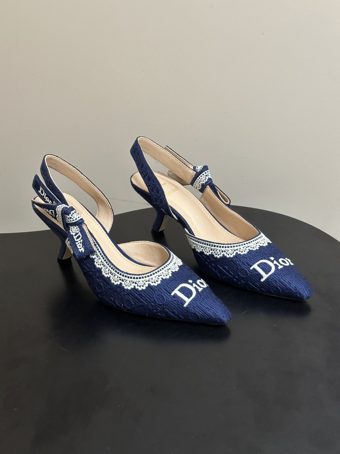 디올 J'Adior 자수 슬링백 펌프스