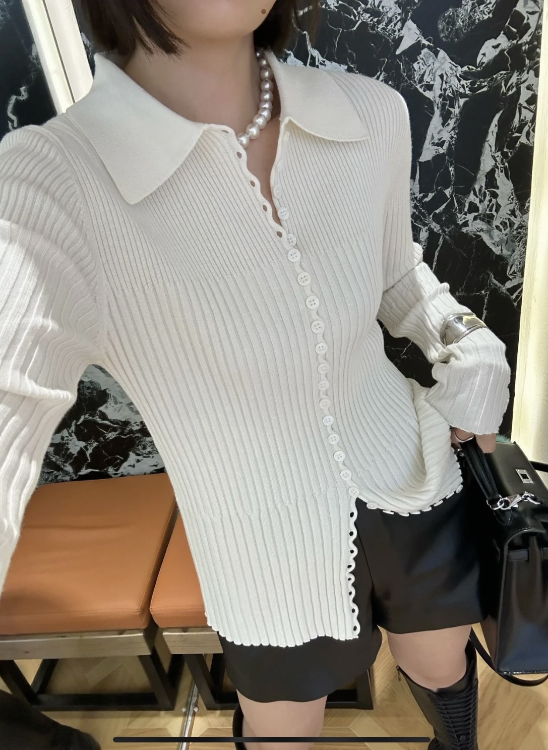 알라이아 리브드 니트 폴로 칼라 가디건