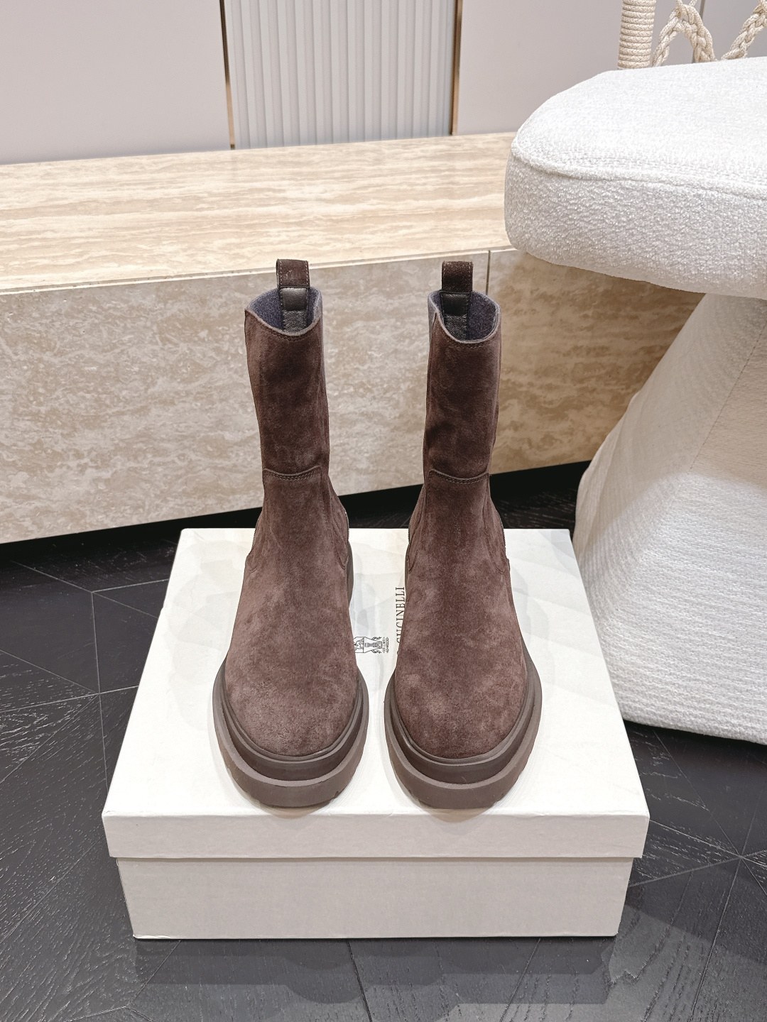 브루넬로 쿠치넬리 스웨이드 모닐리 디테일 첼시 앵클부츠