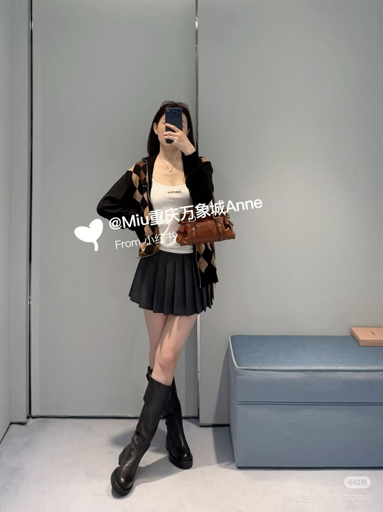 미우미우 로고 플라크 레더 니하이 부츠