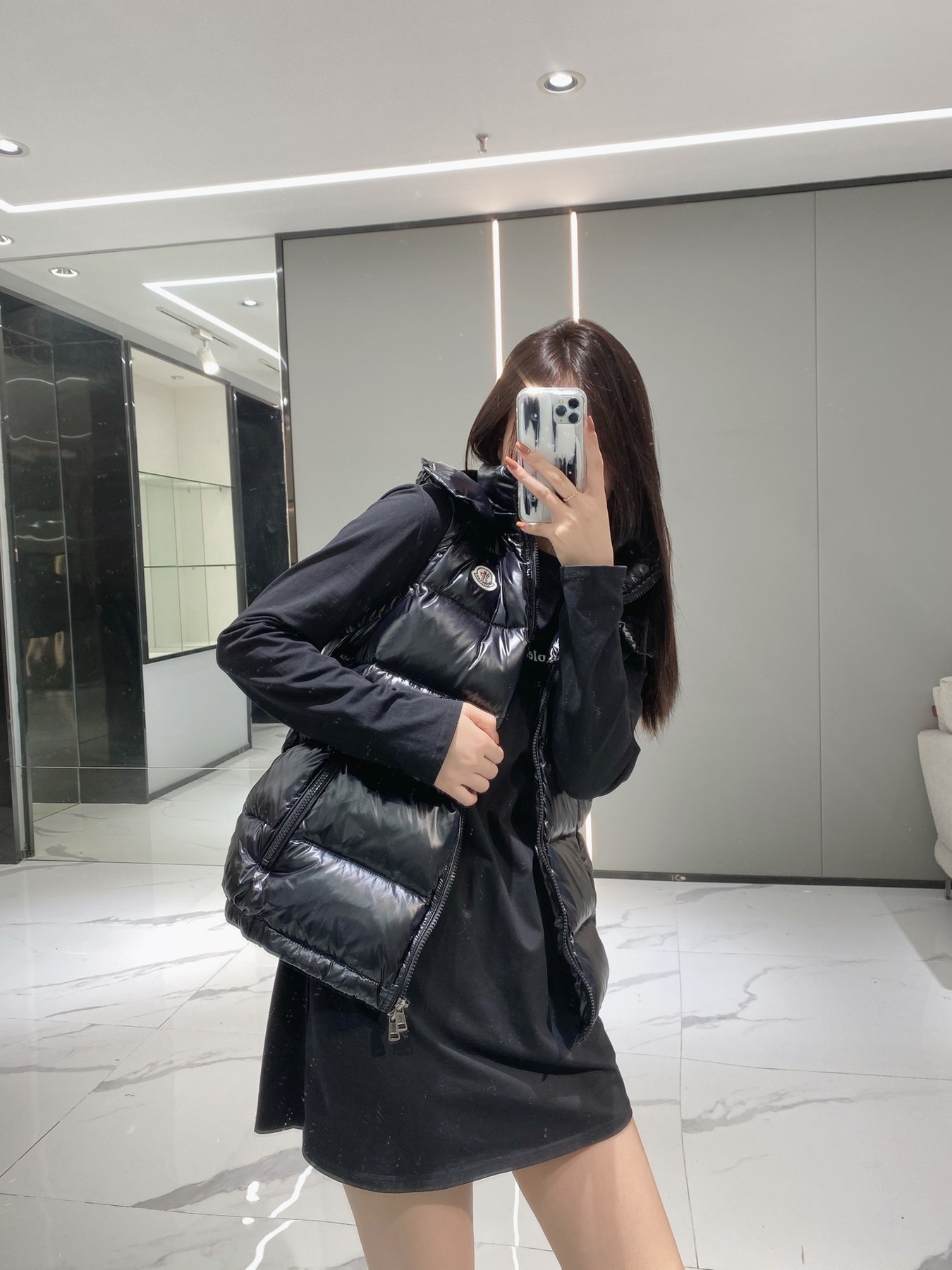 몽클레르 마야(Maya) 다운 패딩 베스트