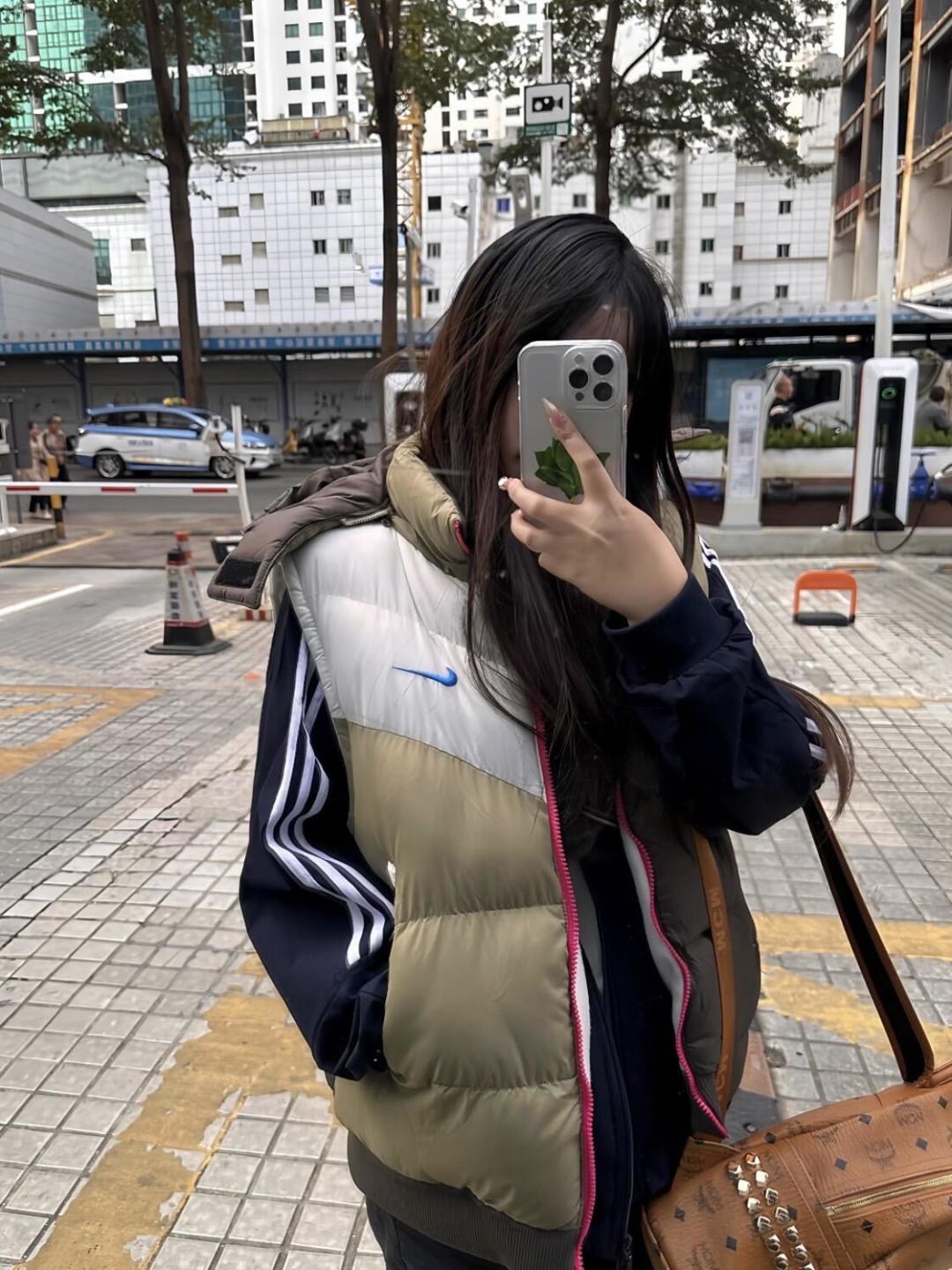 나이키 스우시 컬러블록 탈부착 후드 패딩 베스트