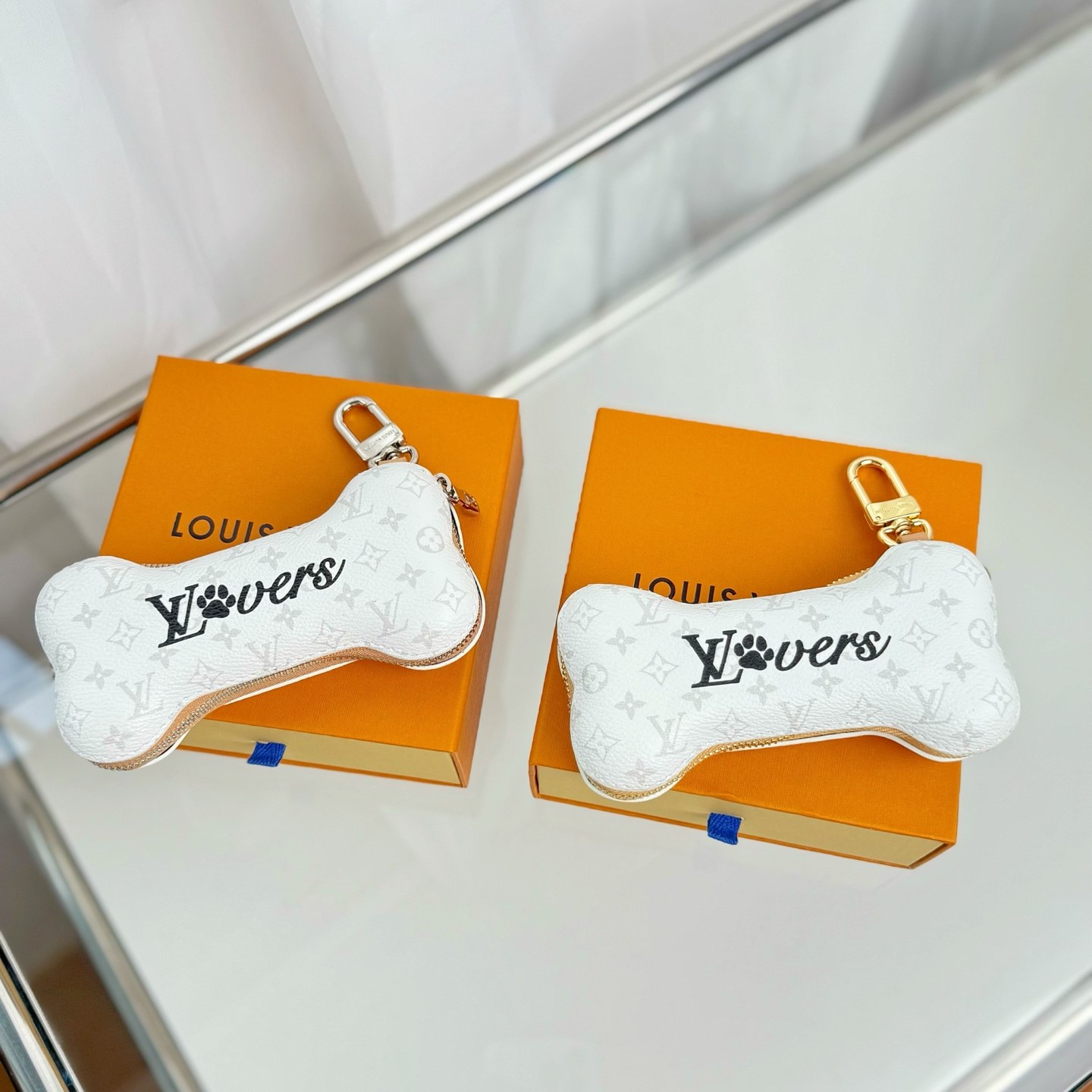 루이비통 LV Bone 백 참 및 키홀더 (M02285)