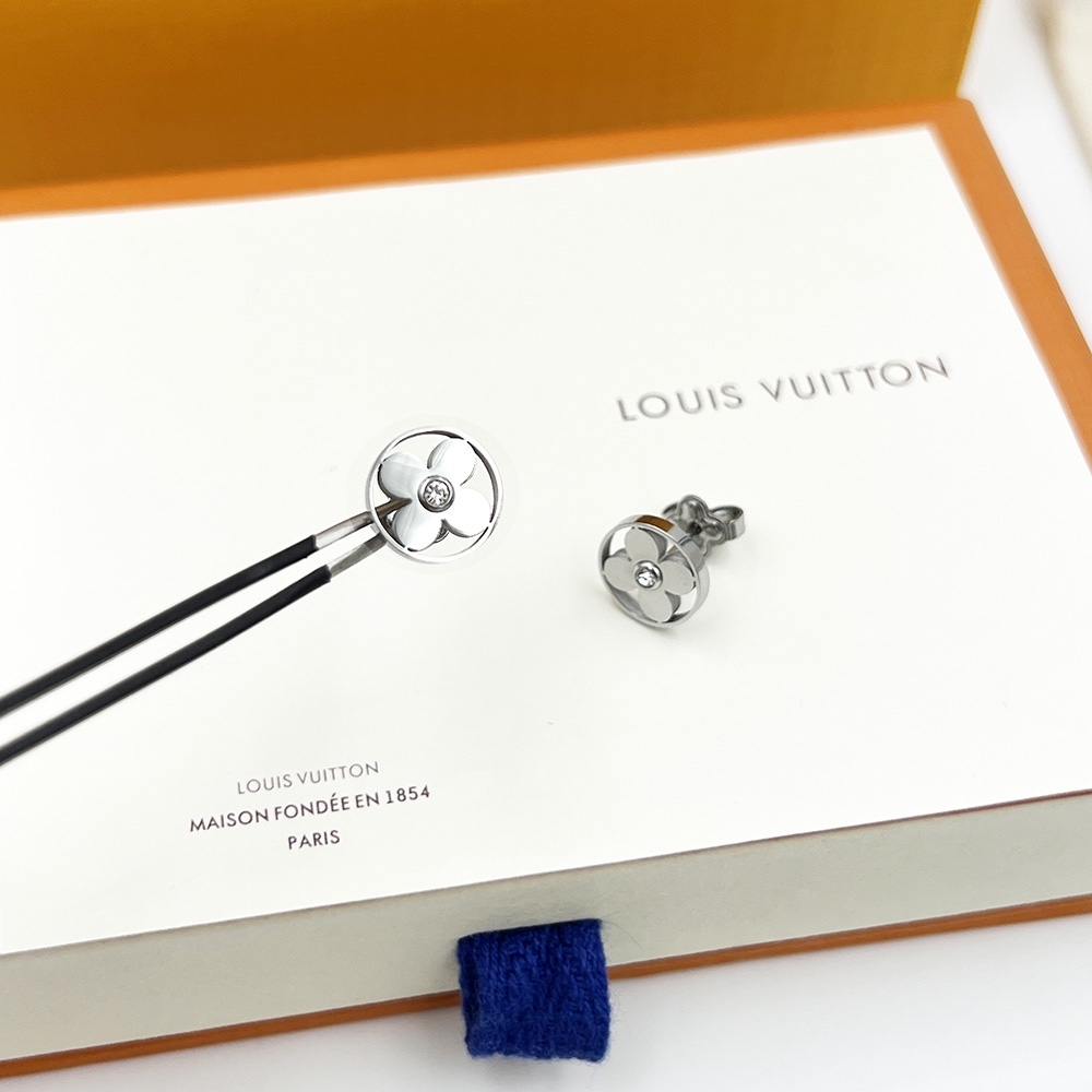 루이 비통 이딜 블라썸 투톤 다이아몬드 스터드 이어링