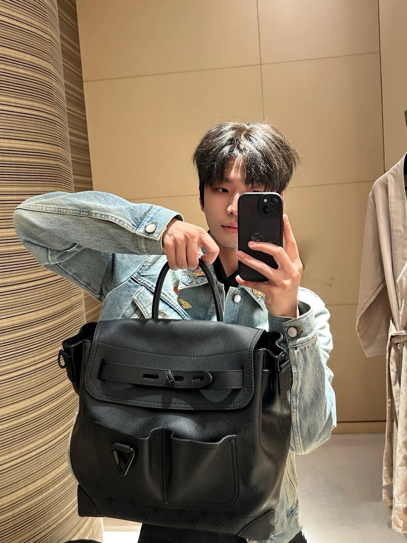 프라다 소프트 사운드 라지 레더 핸드백